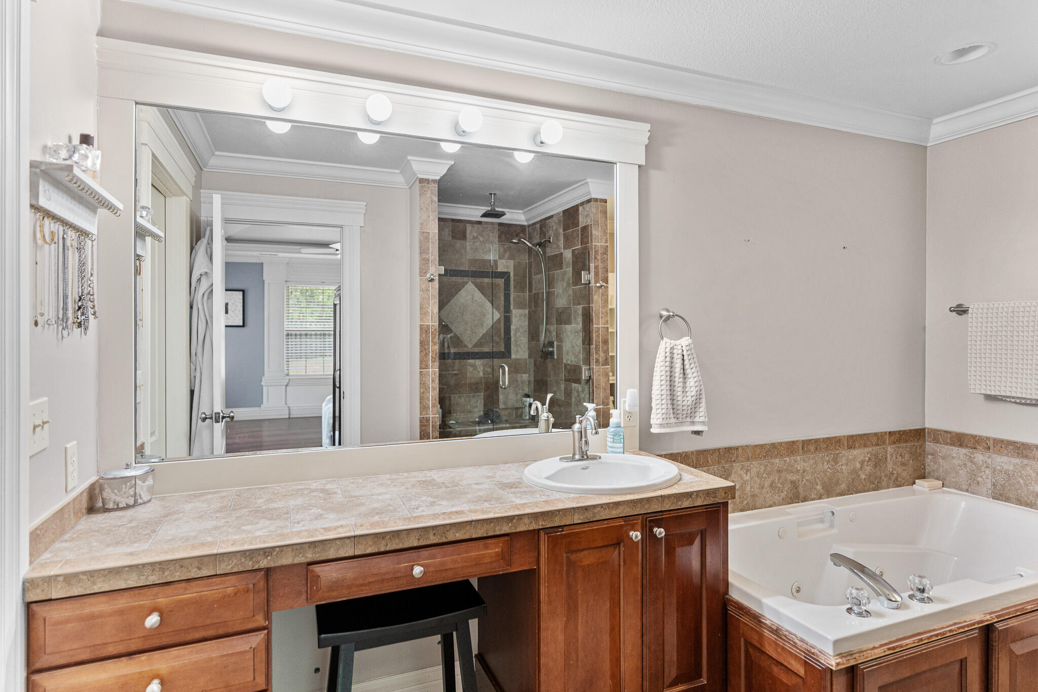 511 REDWING DR