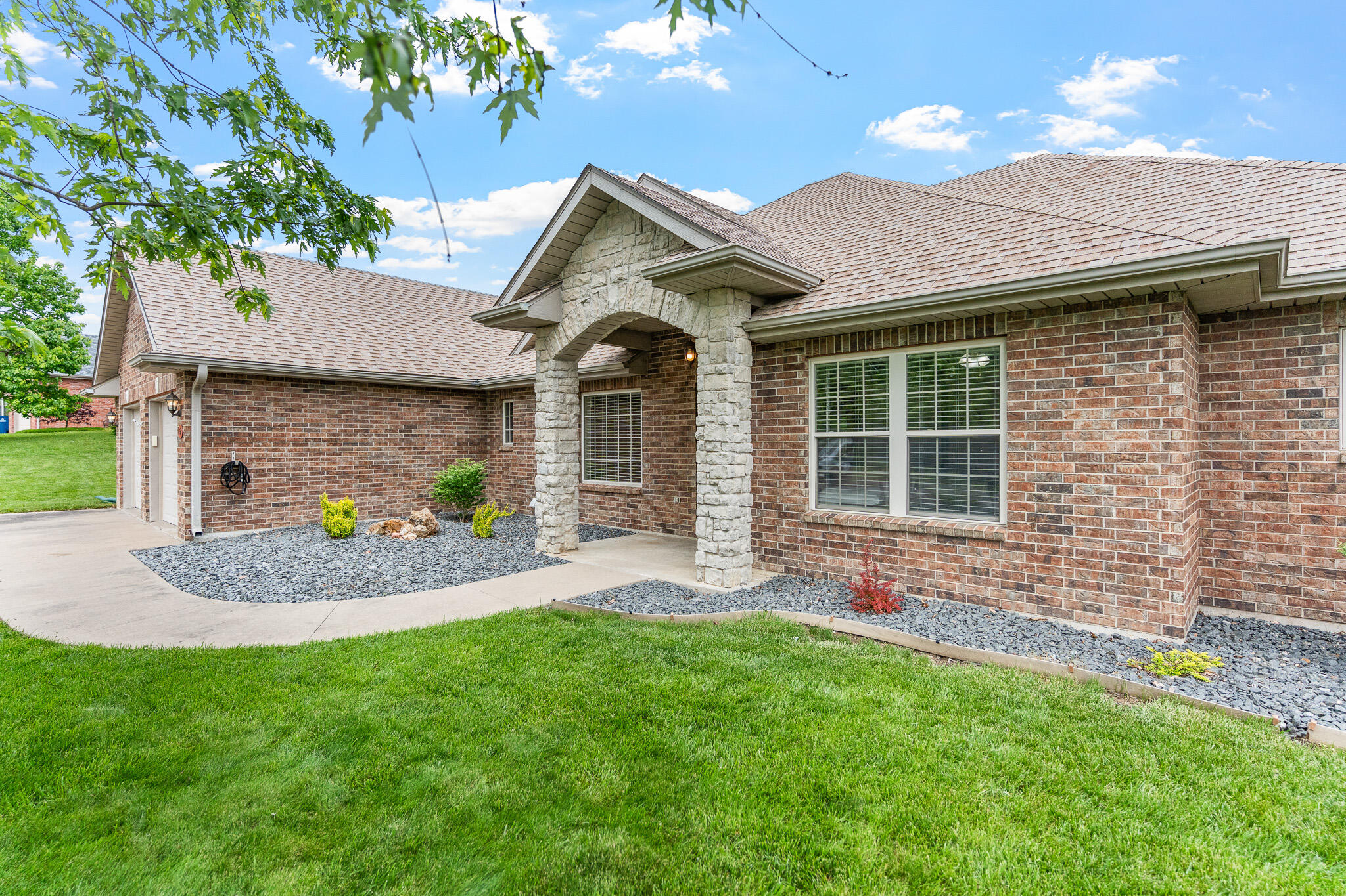 511 REDWING DR