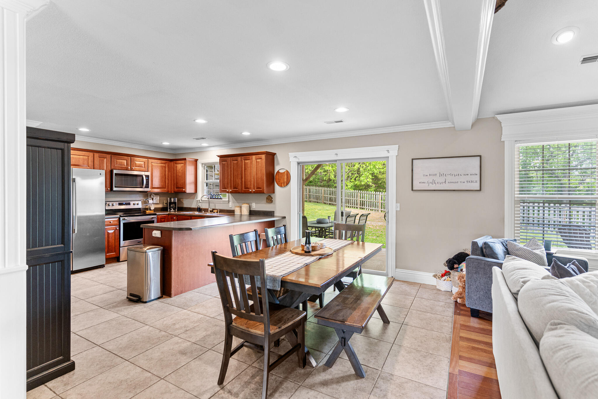 511 REDWING DR