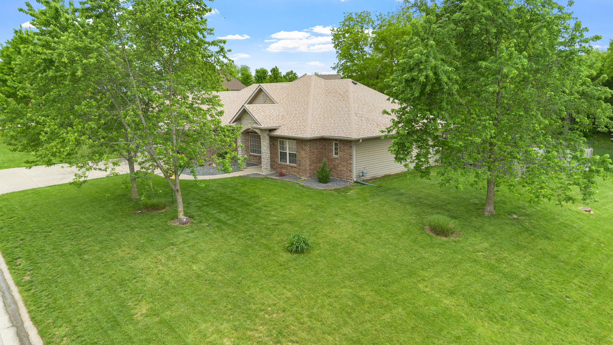 511 REDWING DR
