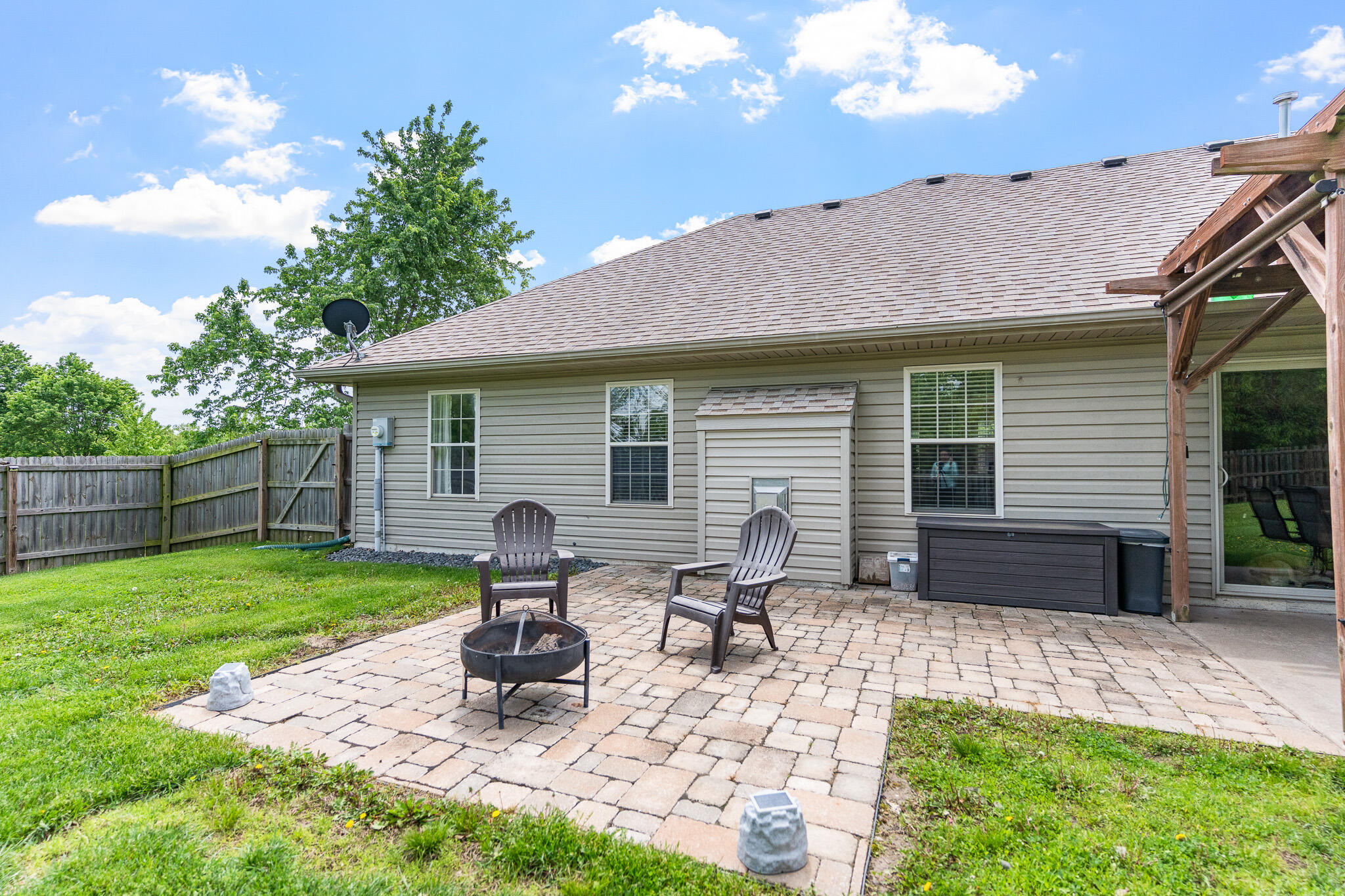 511 REDWING DR