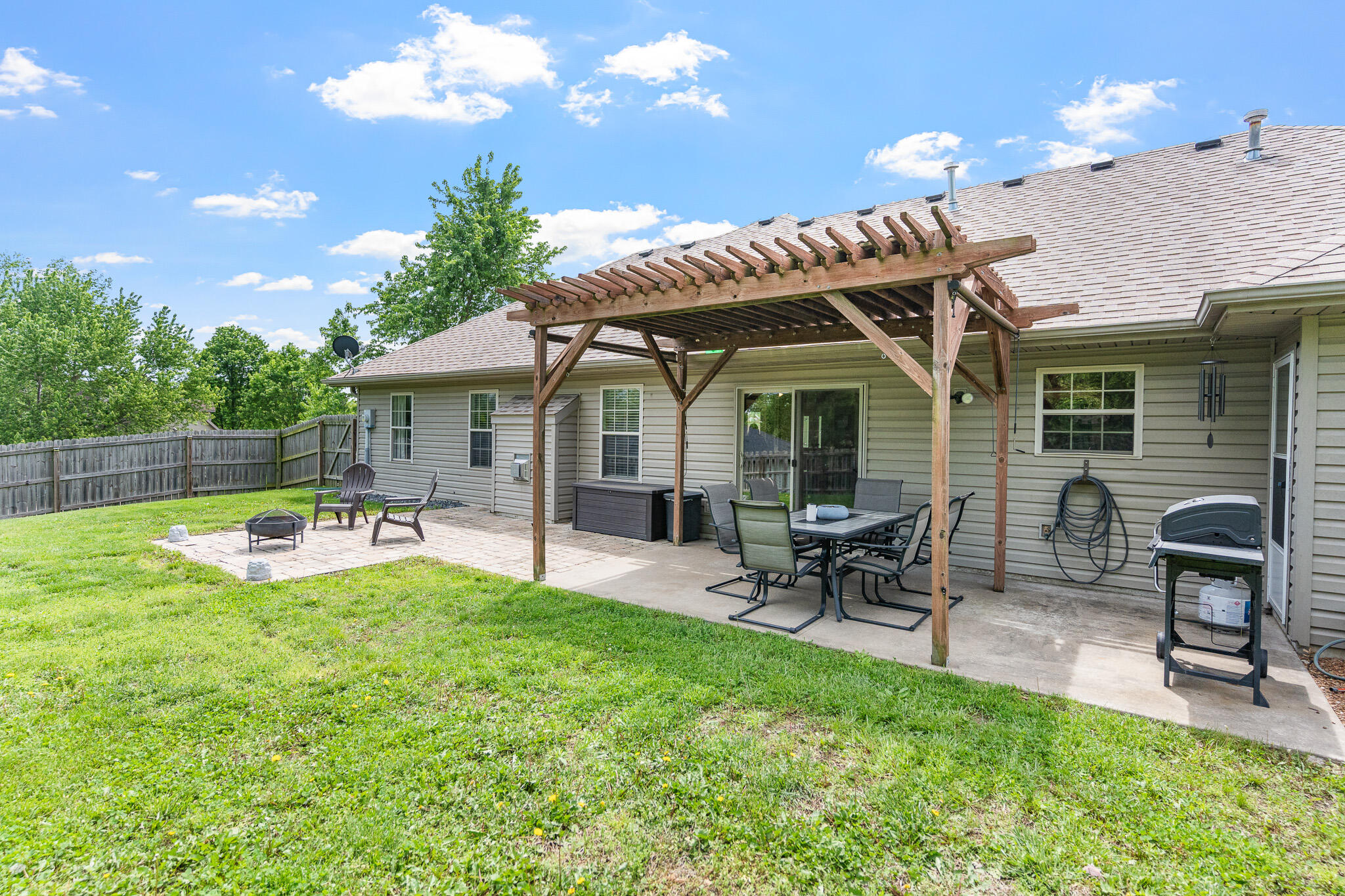 511 REDWING DR