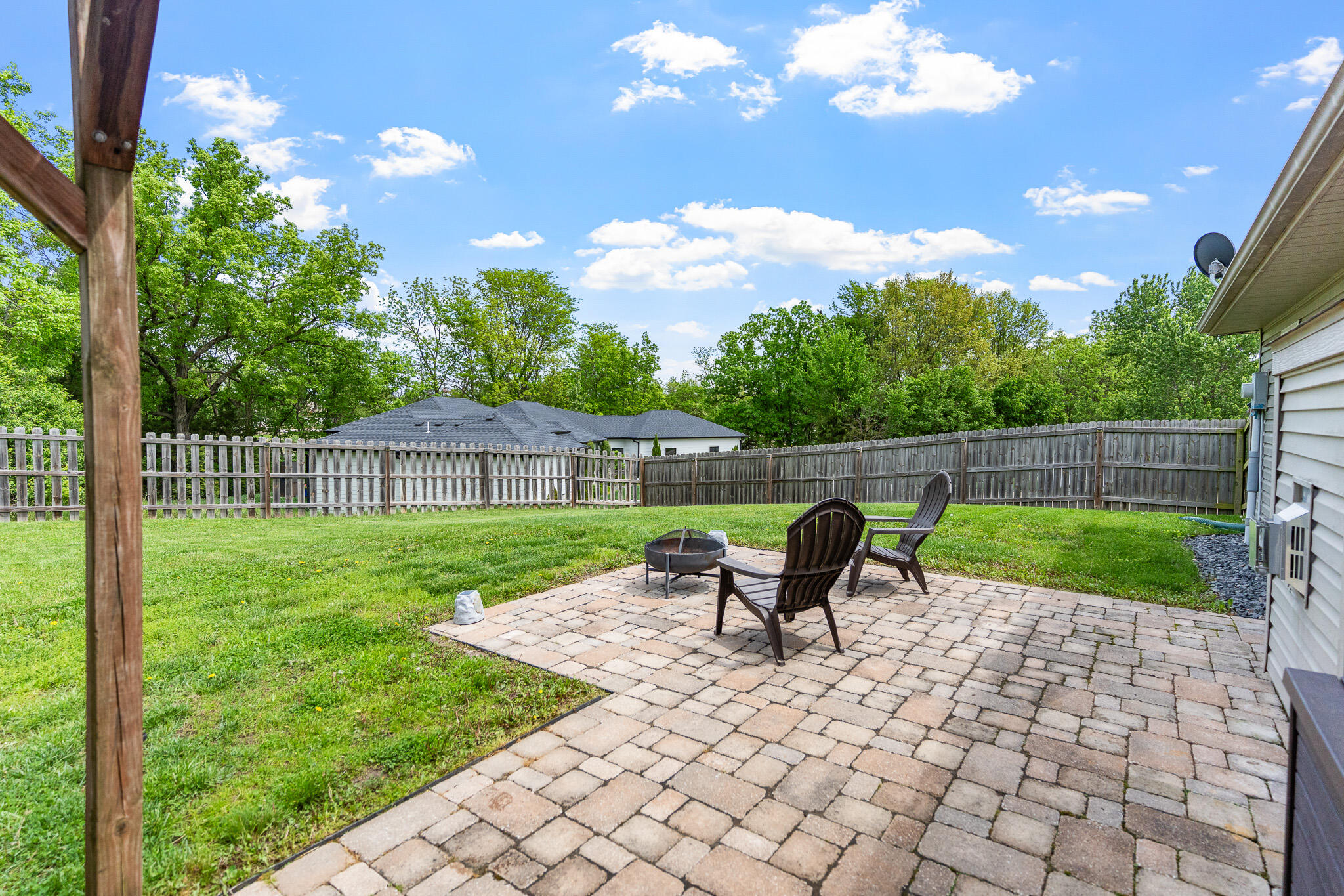 511 REDWING DR