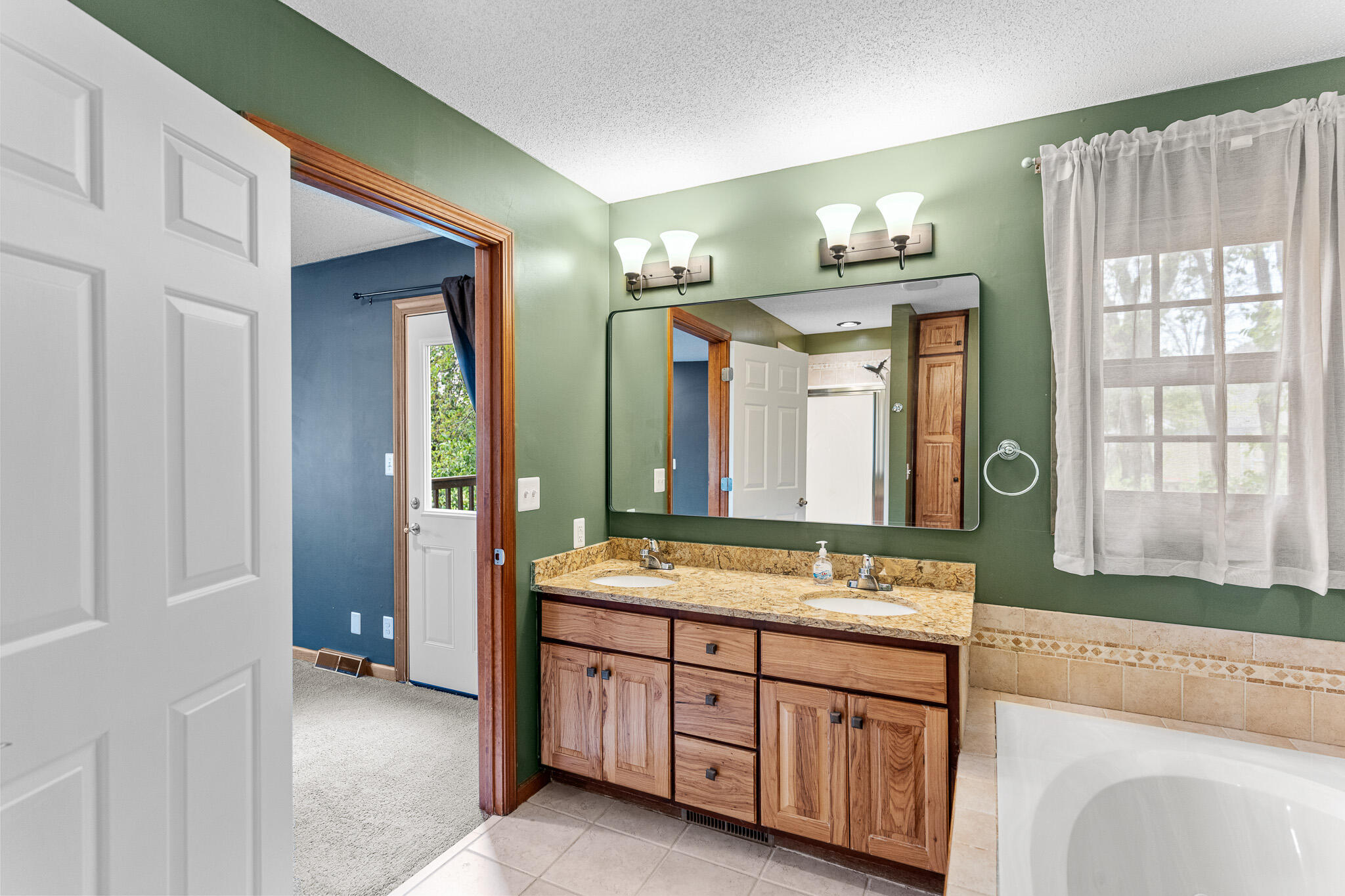 3401 DERBY RIDGE DR