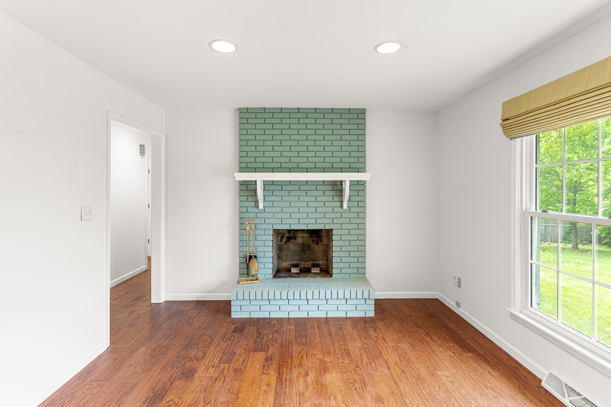 301 MUMFORD DR