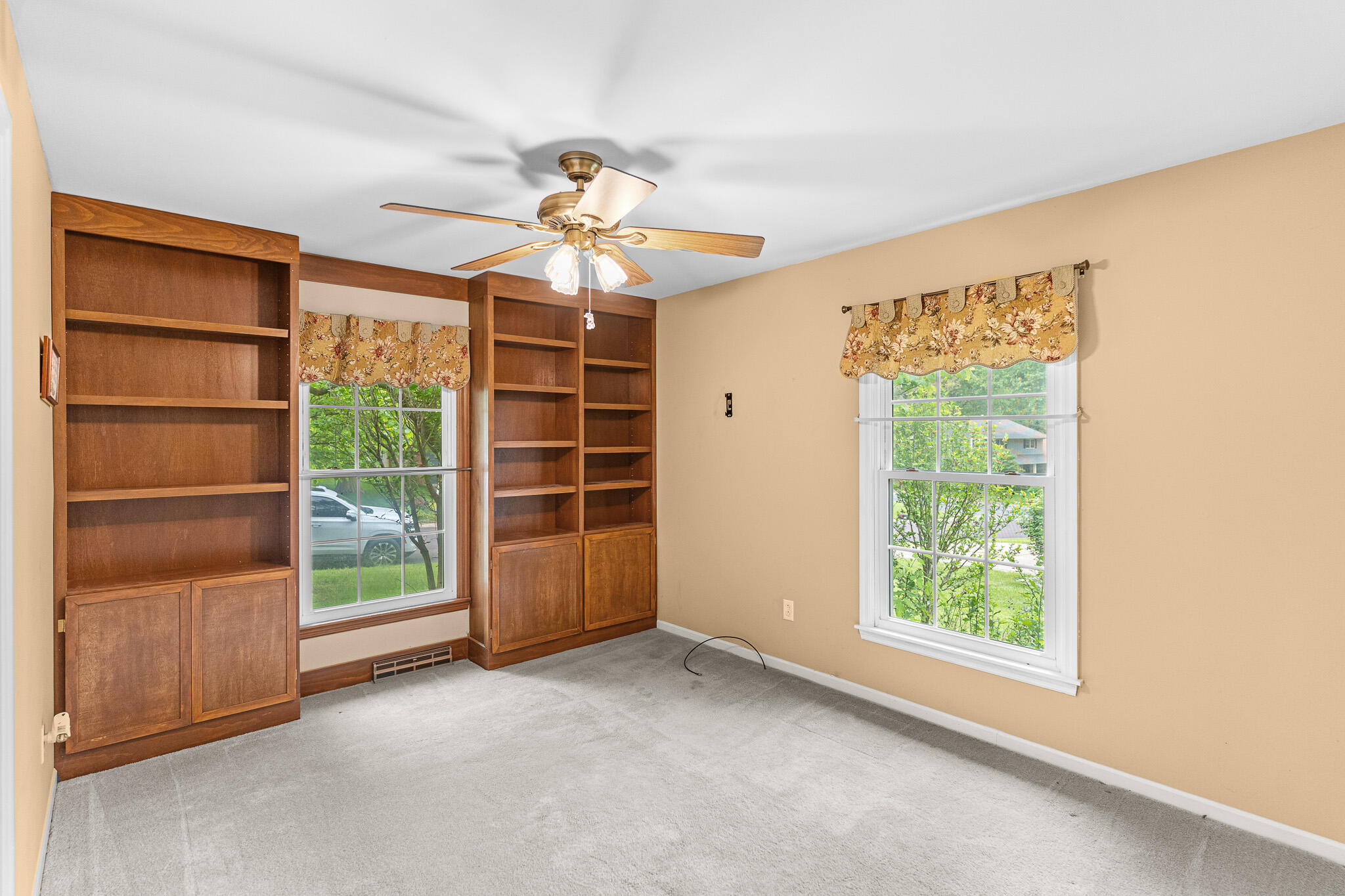 301 MUMFORD DR
