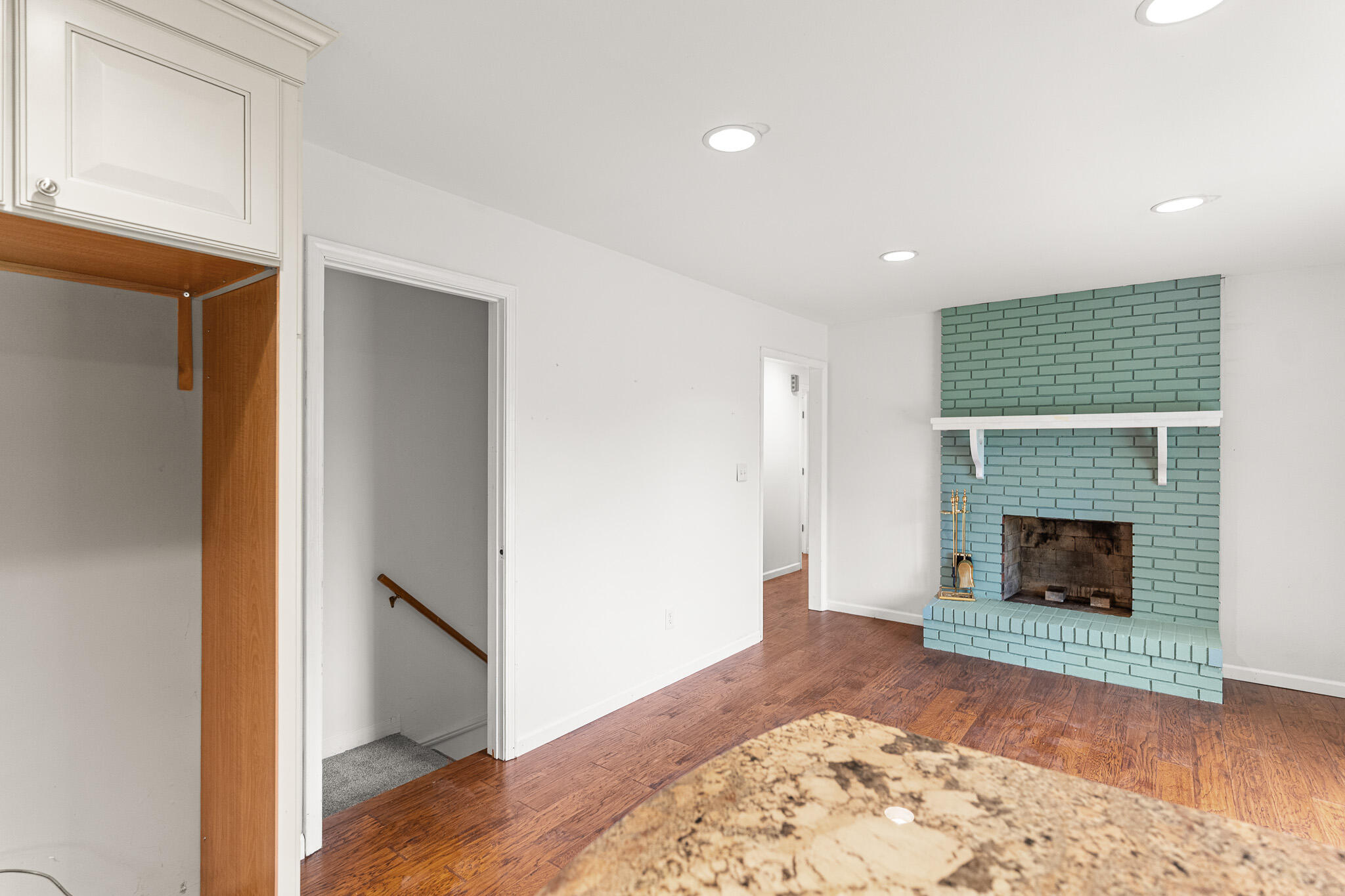 301 MUMFORD DR