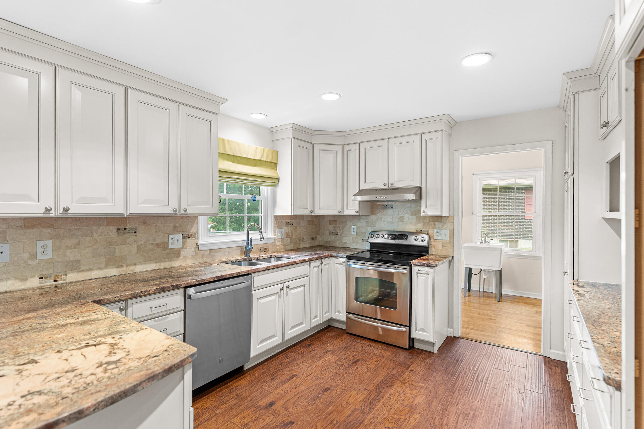 301 MUMFORD DR