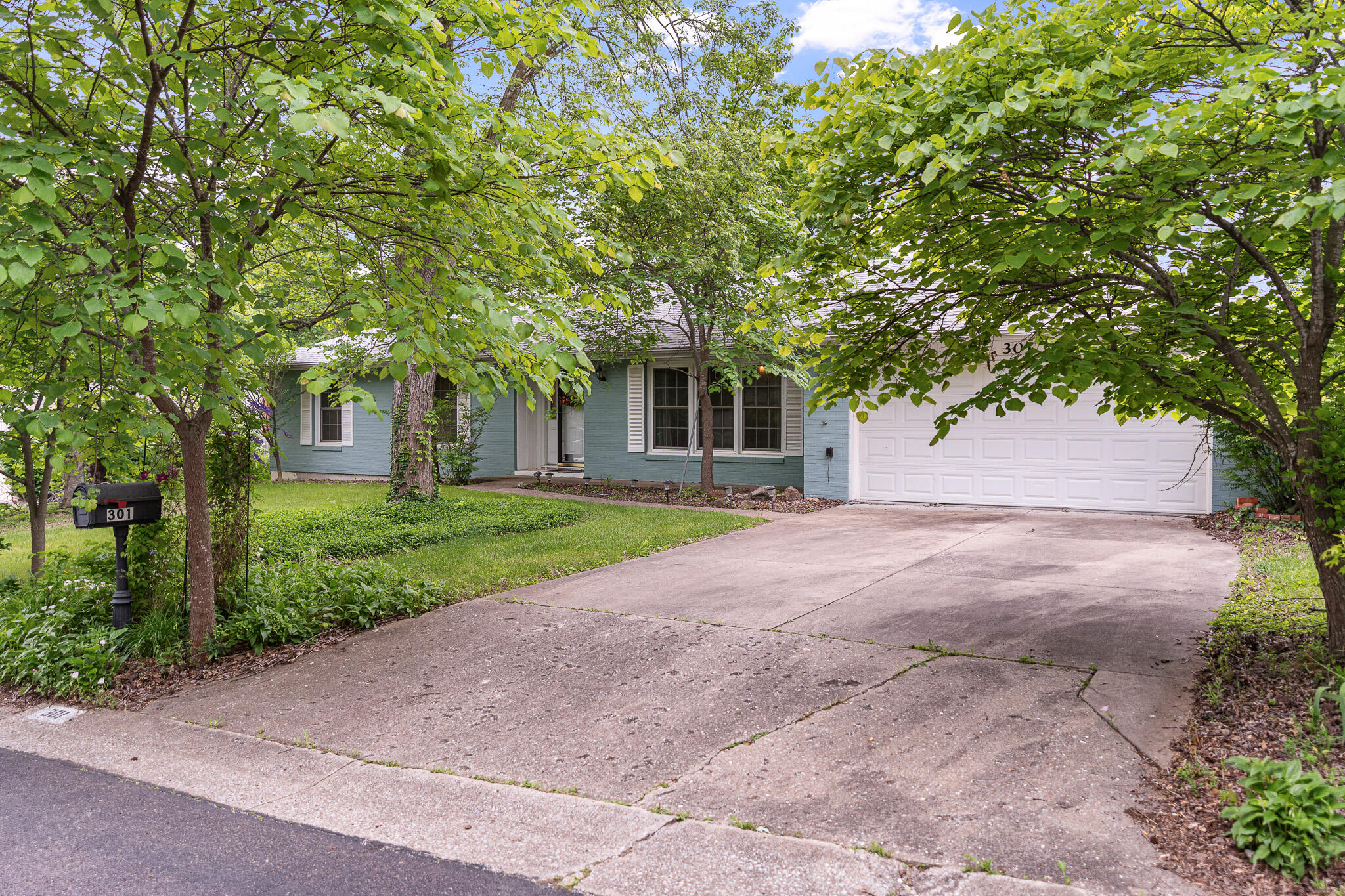 301 MUMFORD DR