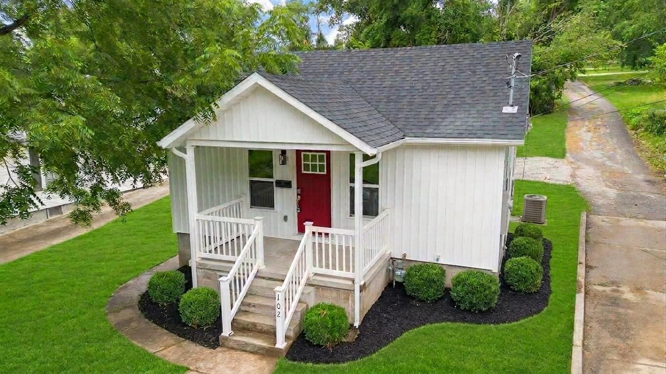 102 W FRANKLIN ST