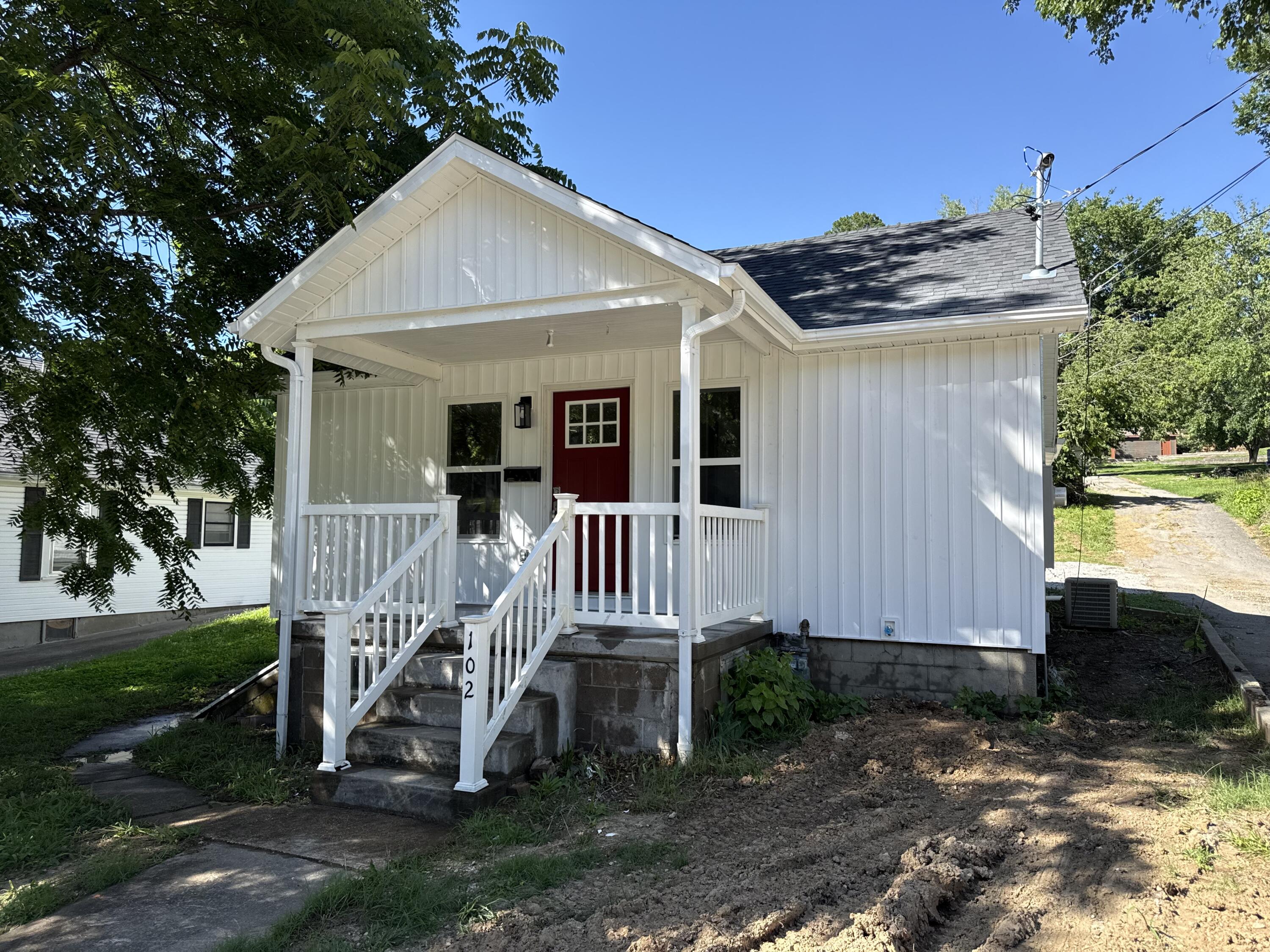 102 W FRANKLIN ST