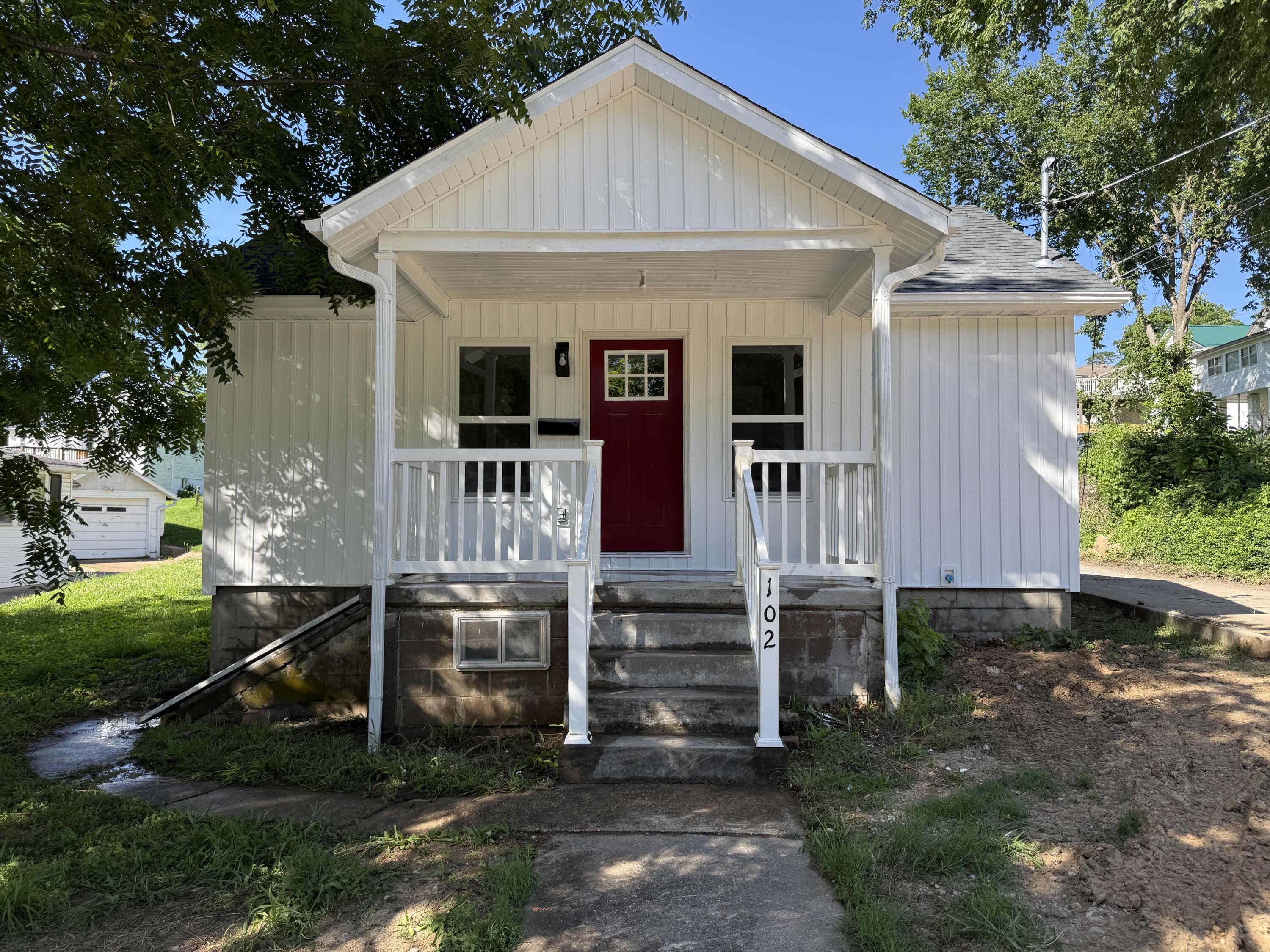 102 W FRANKLIN ST