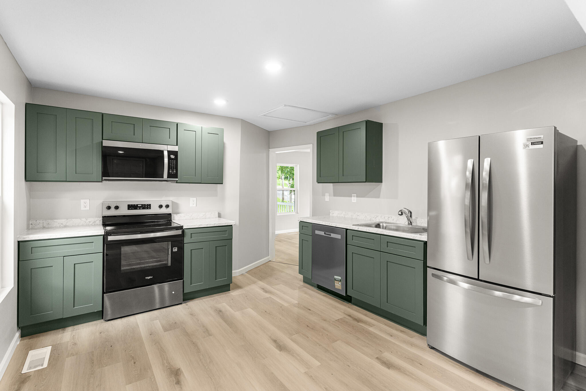 102 W FRANKLIN ST