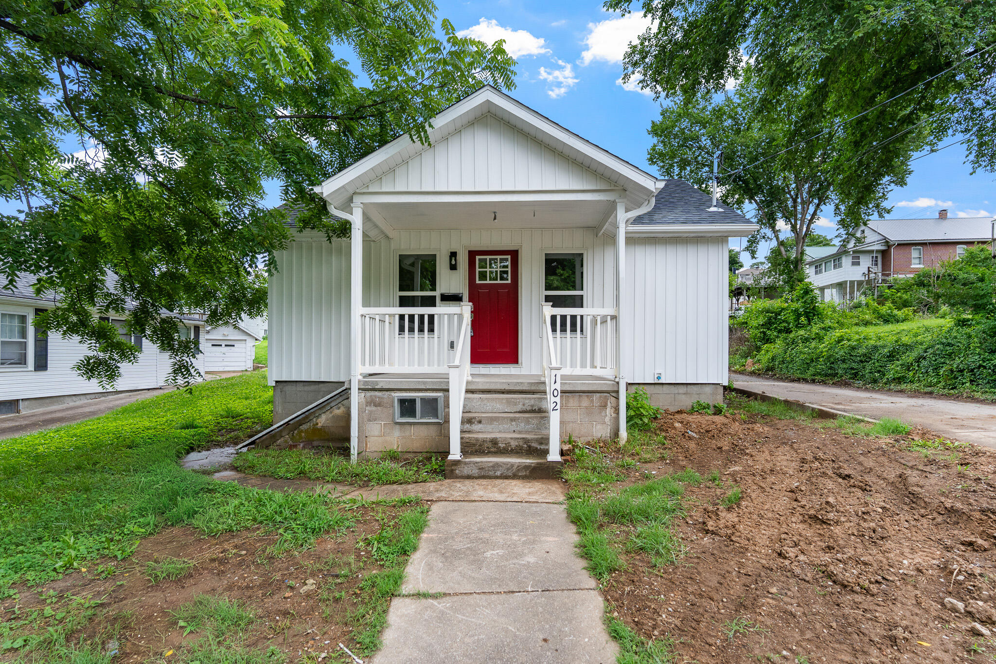 102 W FRANKLIN ST