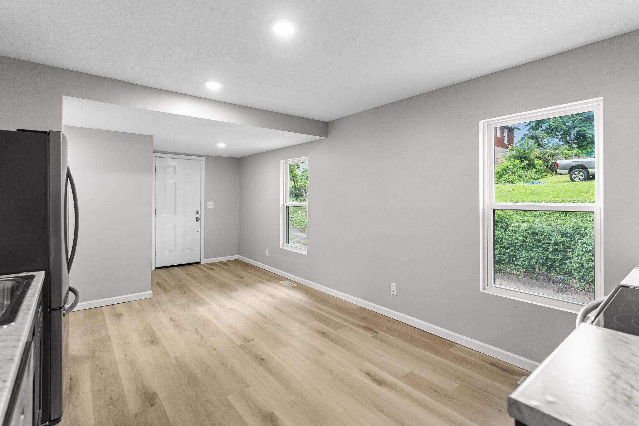 102 W FRANKLIN ST