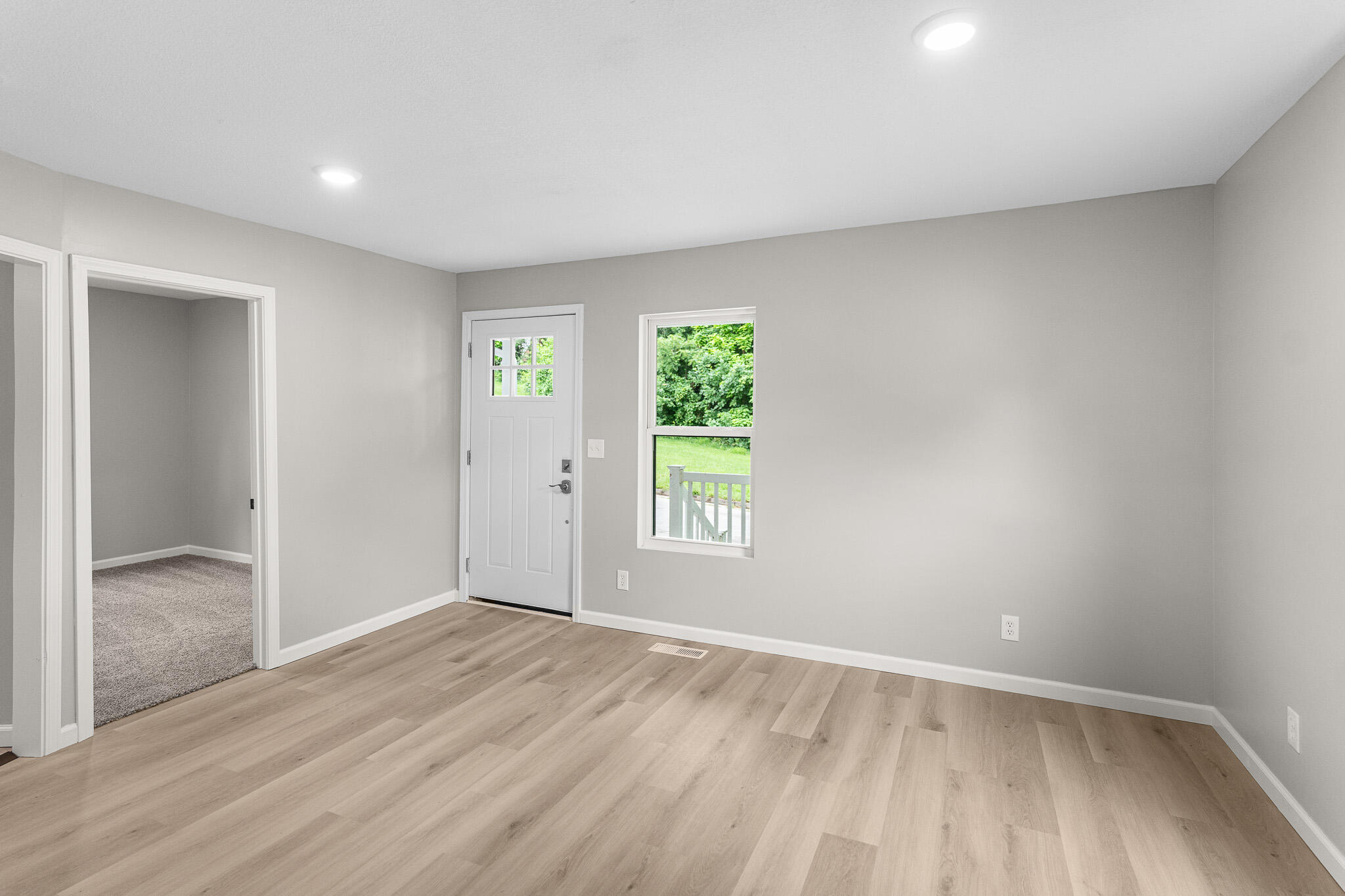102 W FRANKLIN ST