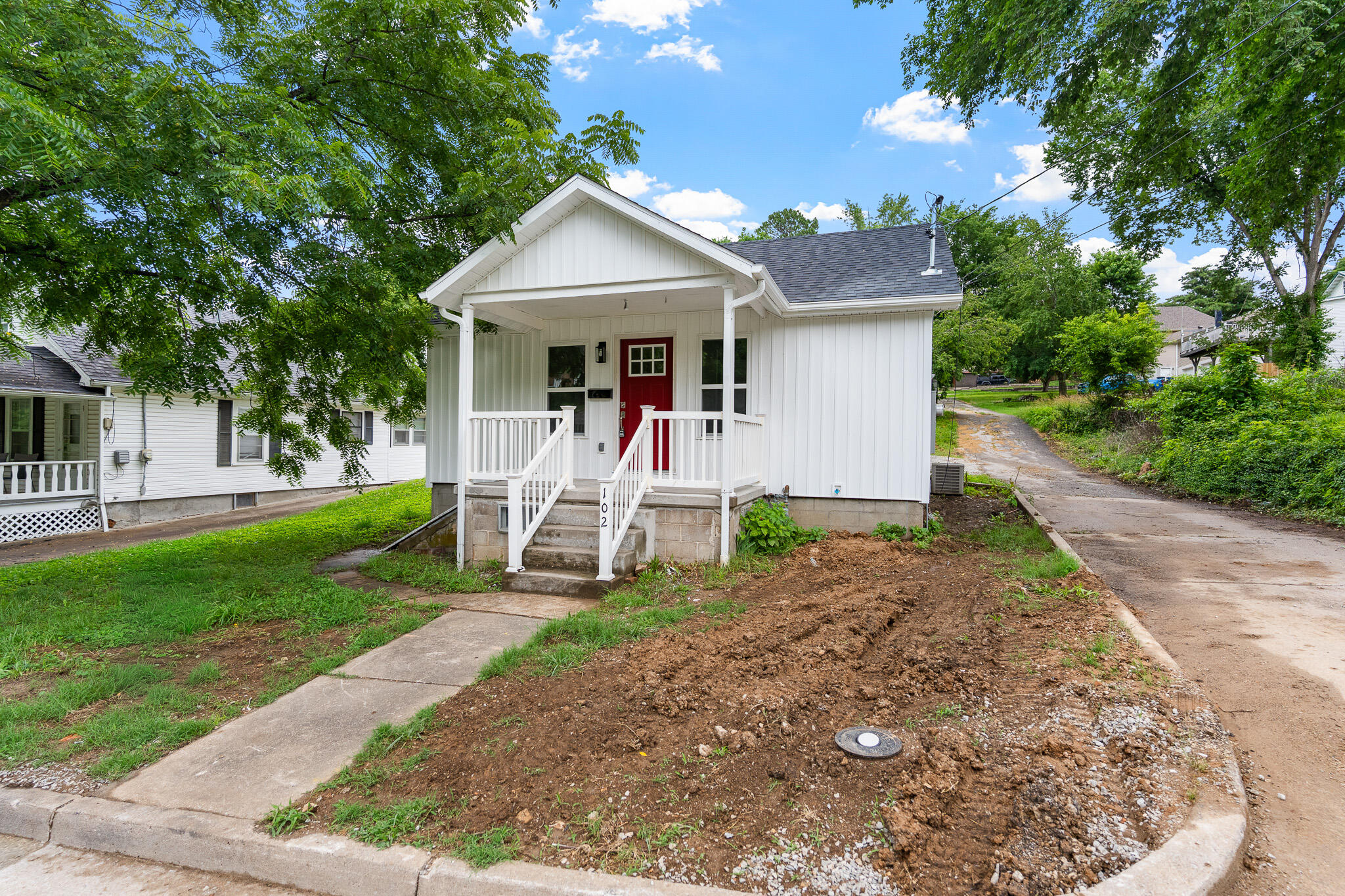 102 W FRANKLIN ST