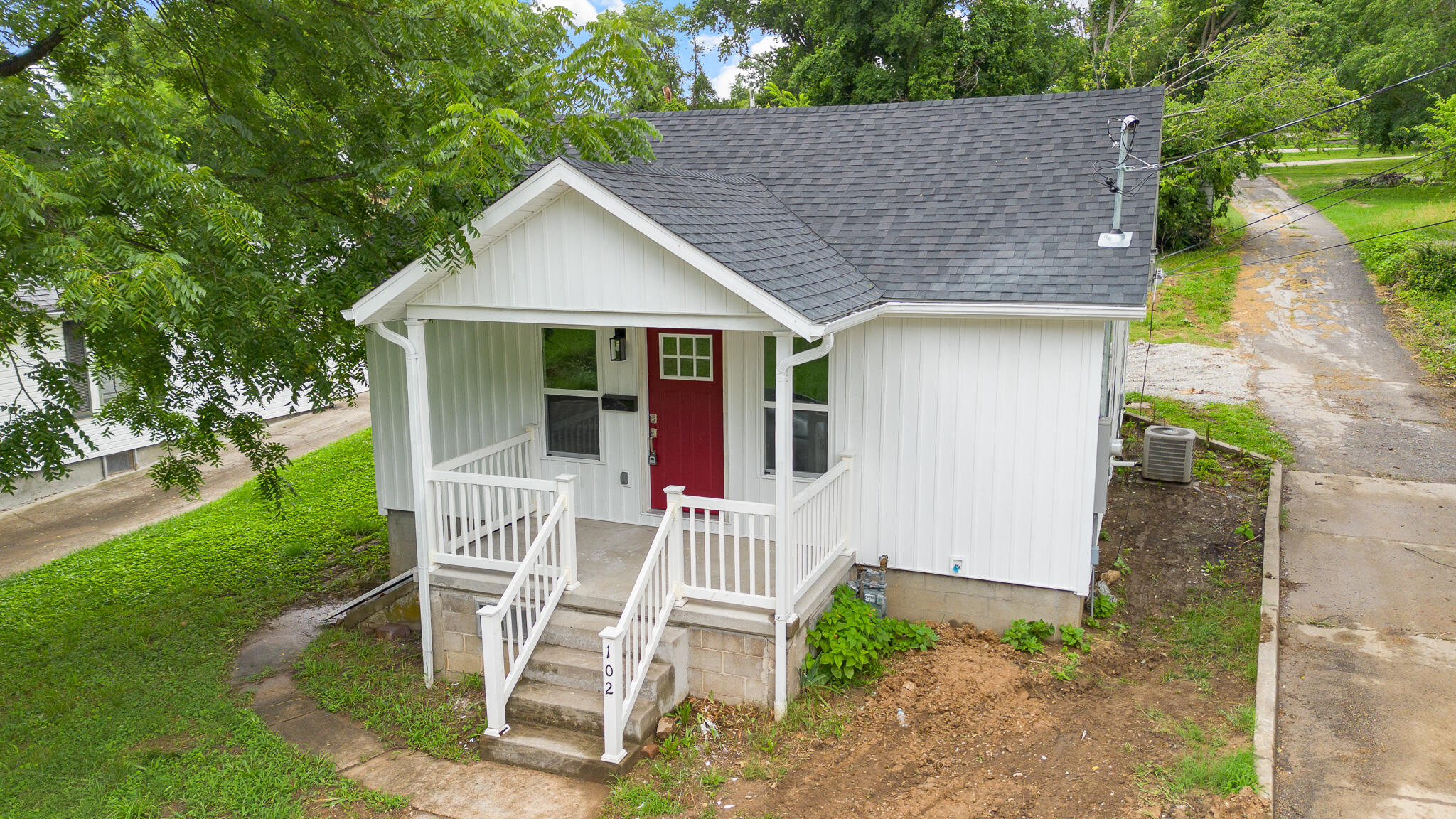 102 W FRANKLIN ST