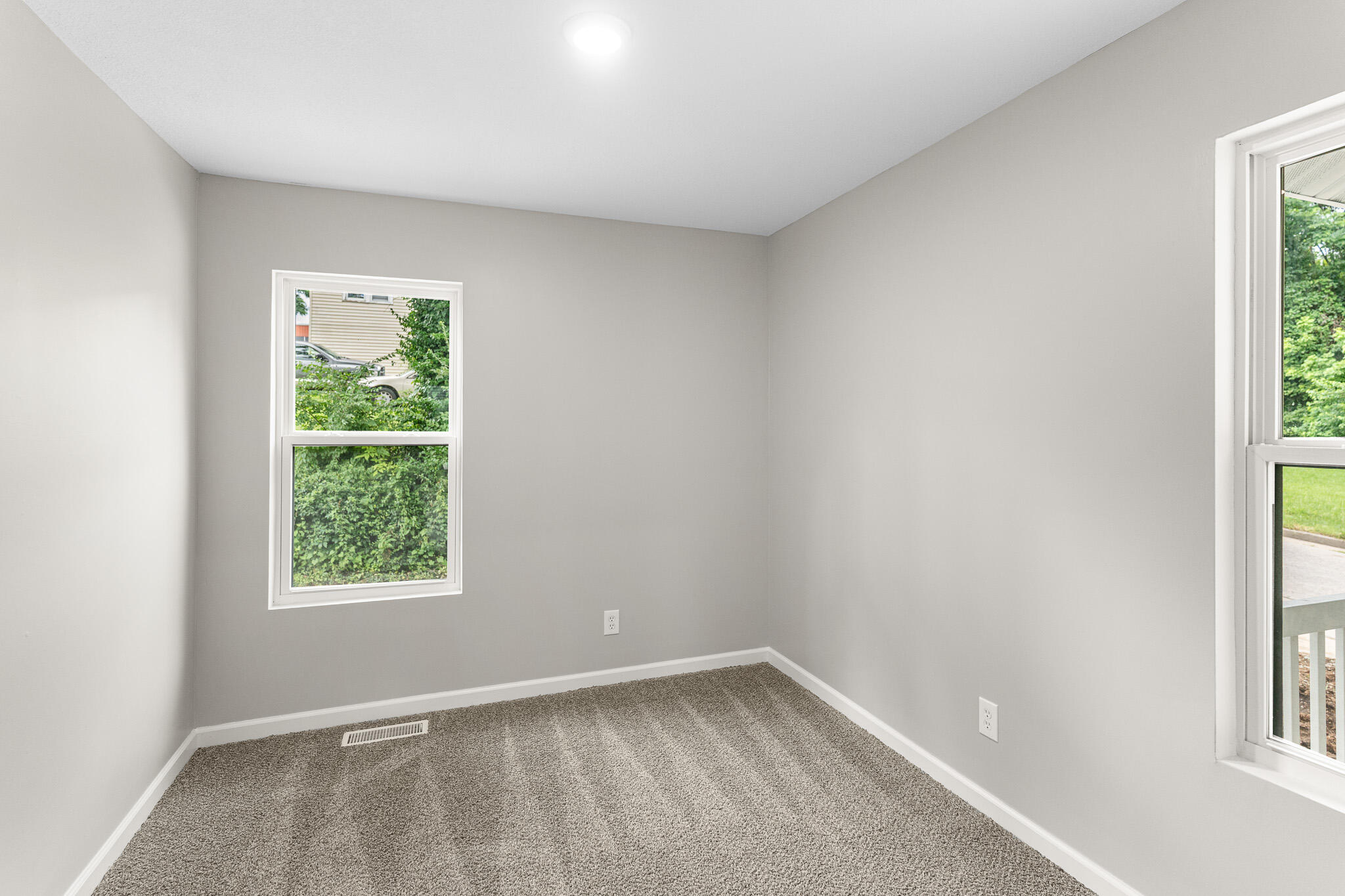 102 W FRANKLIN ST