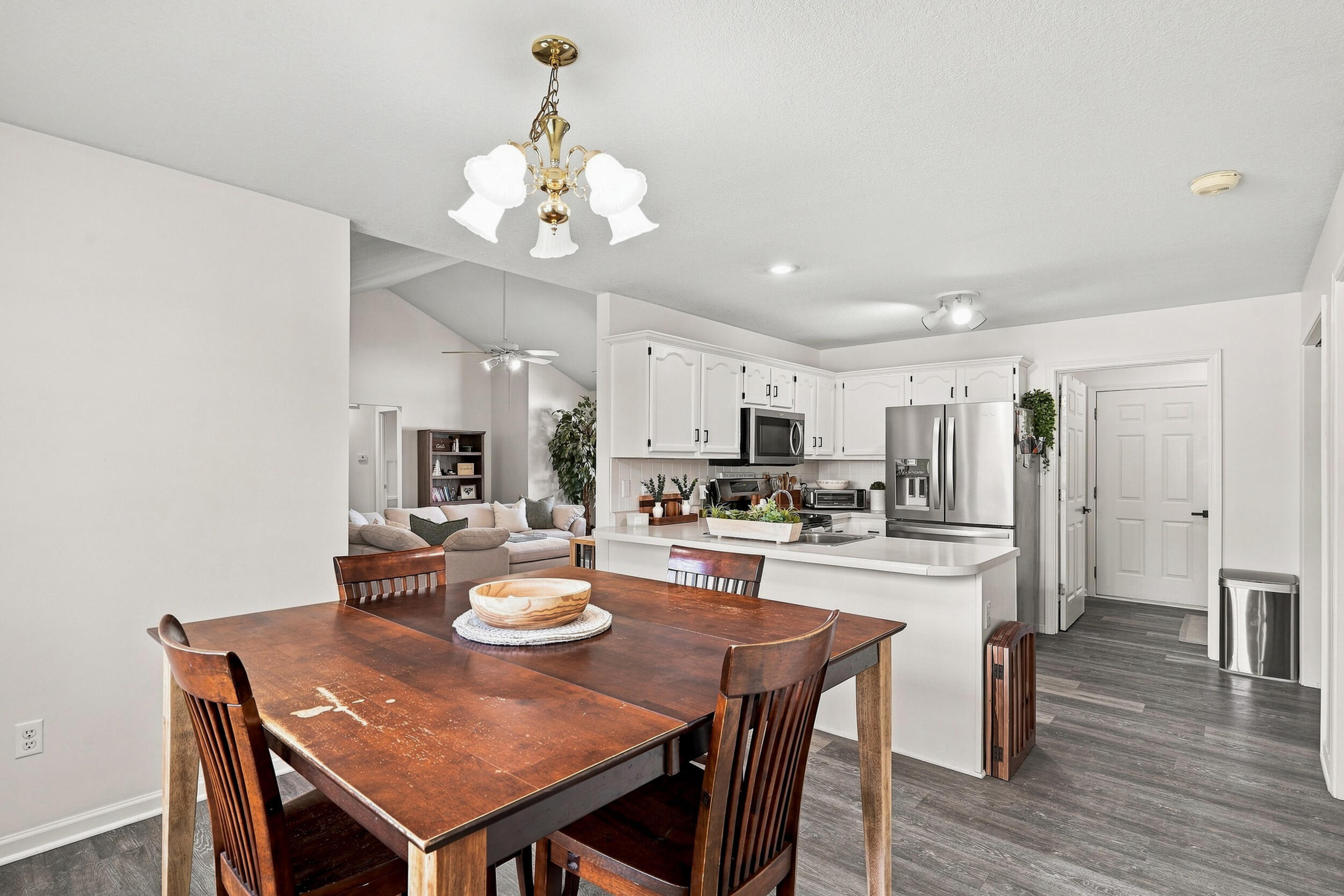 1515 THOROUGHBRED CIR