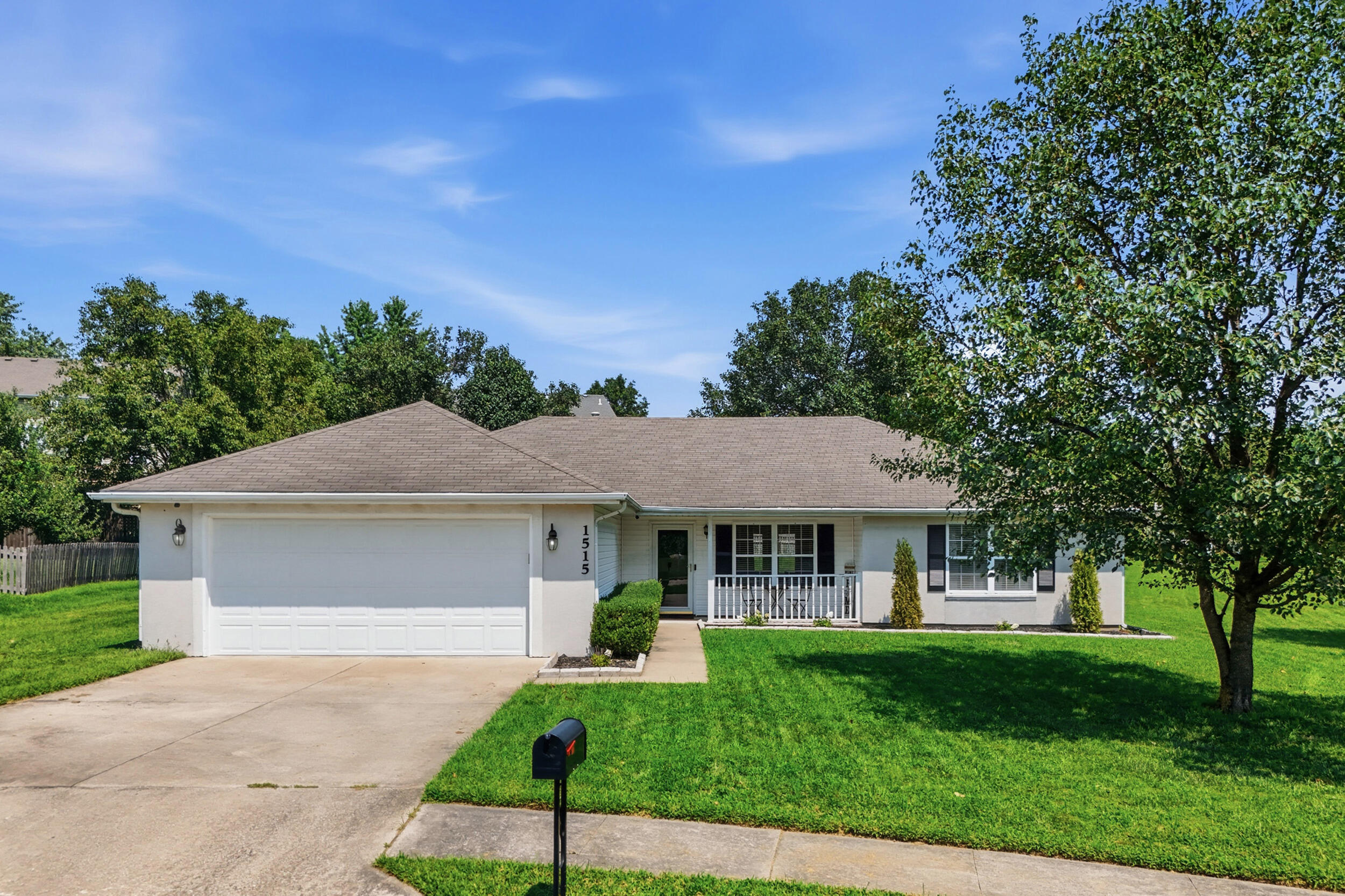 1515 THOROUGHBRED CIR