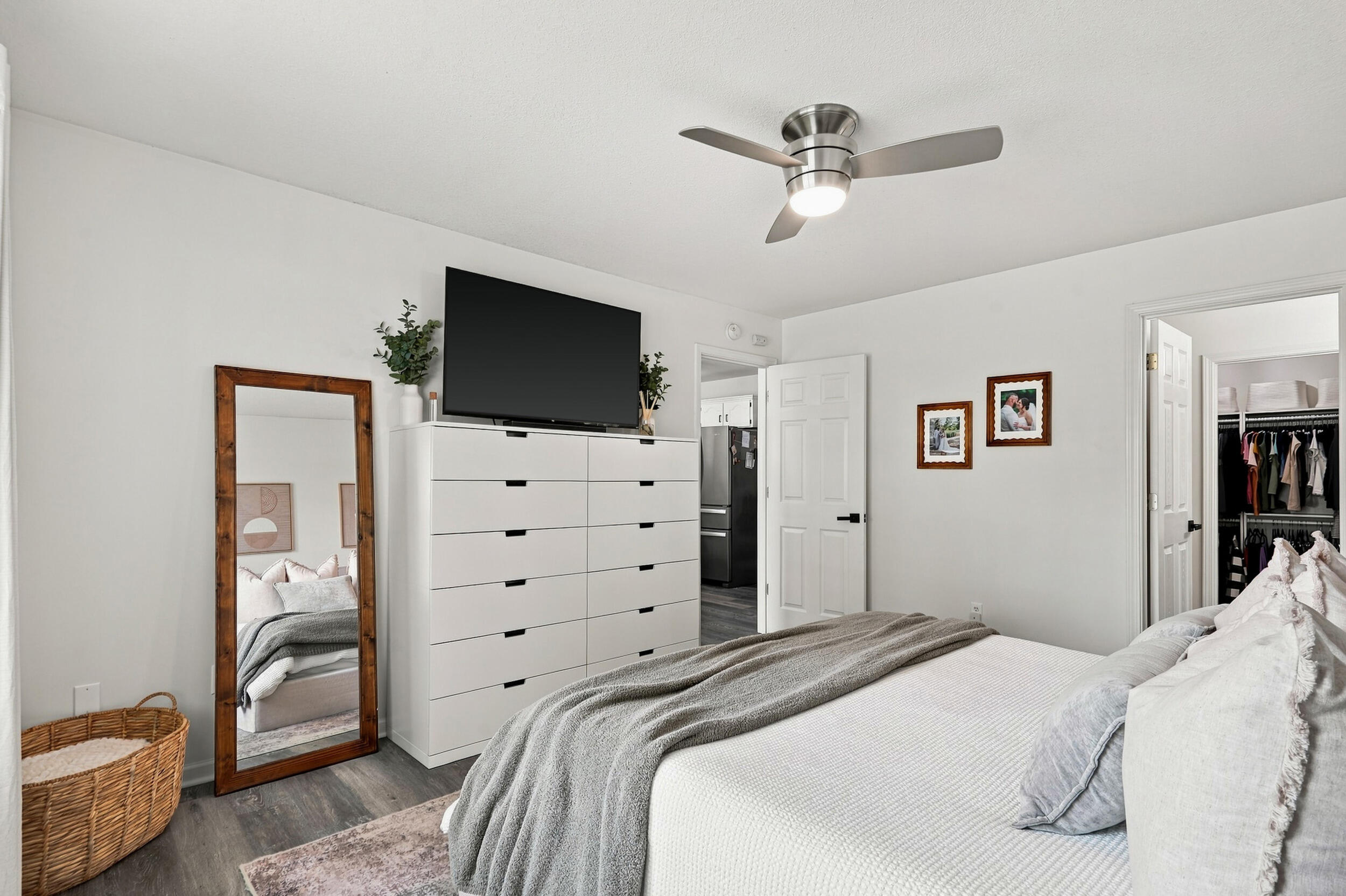 1515 THOROUGHBRED CIR