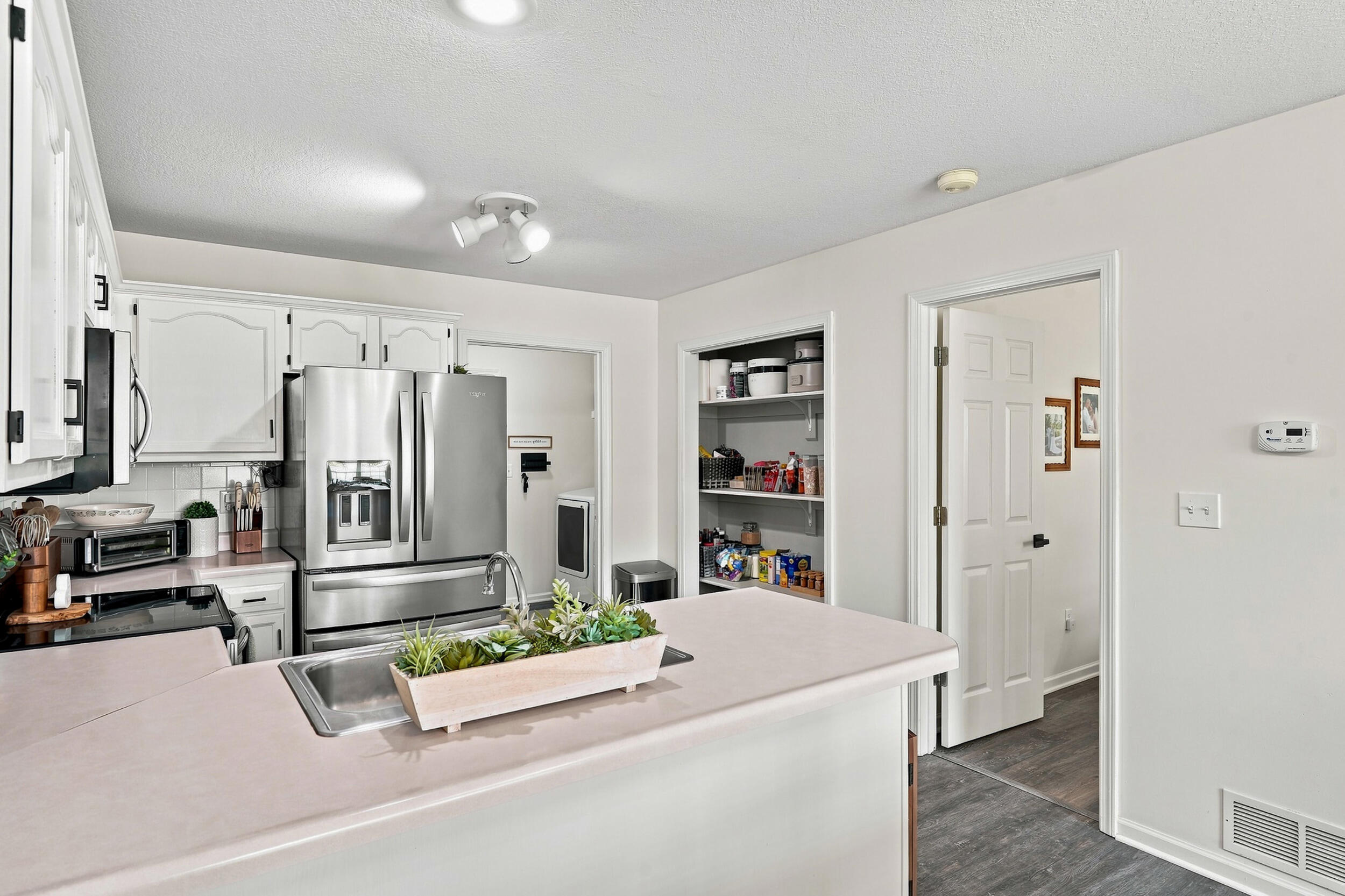 1515 THOROUGHBRED CIR