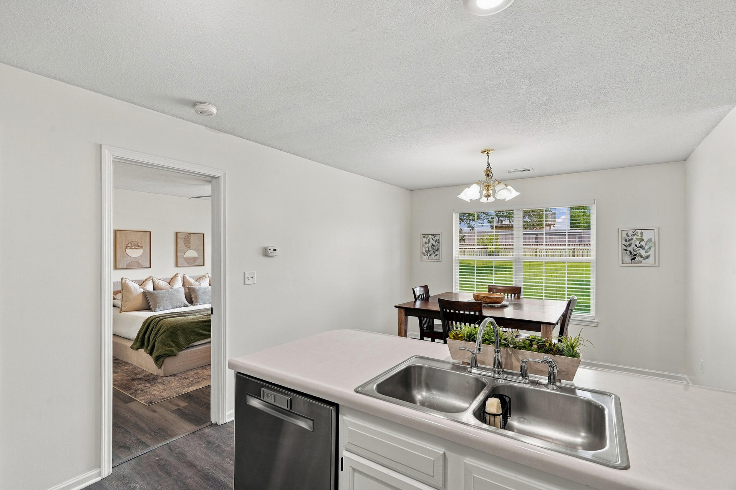 1515 THOROUGHBRED CIR
