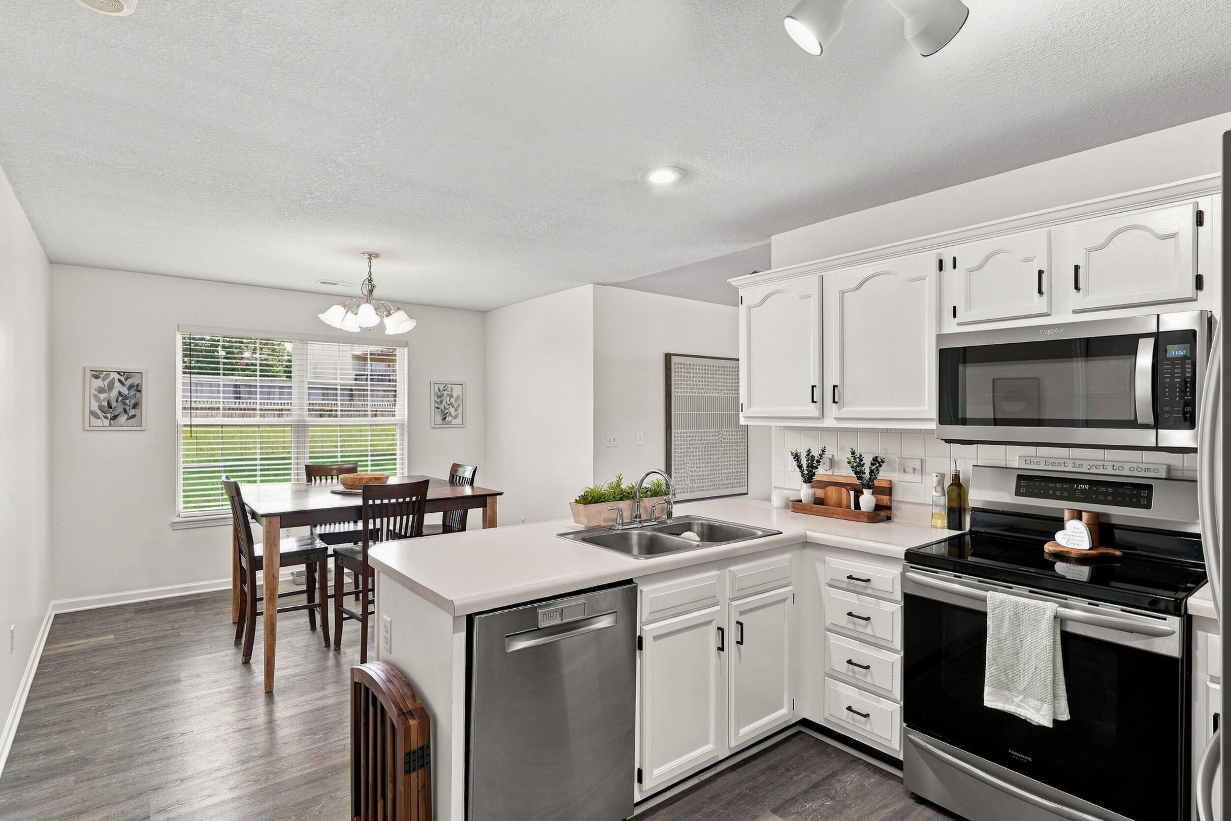 1515 THOROUGHBRED CIR