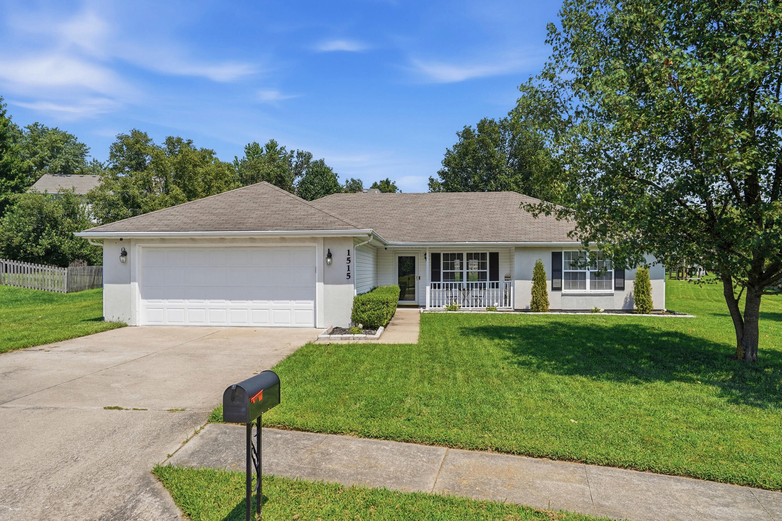 1515 THOROUGHBRED CIR