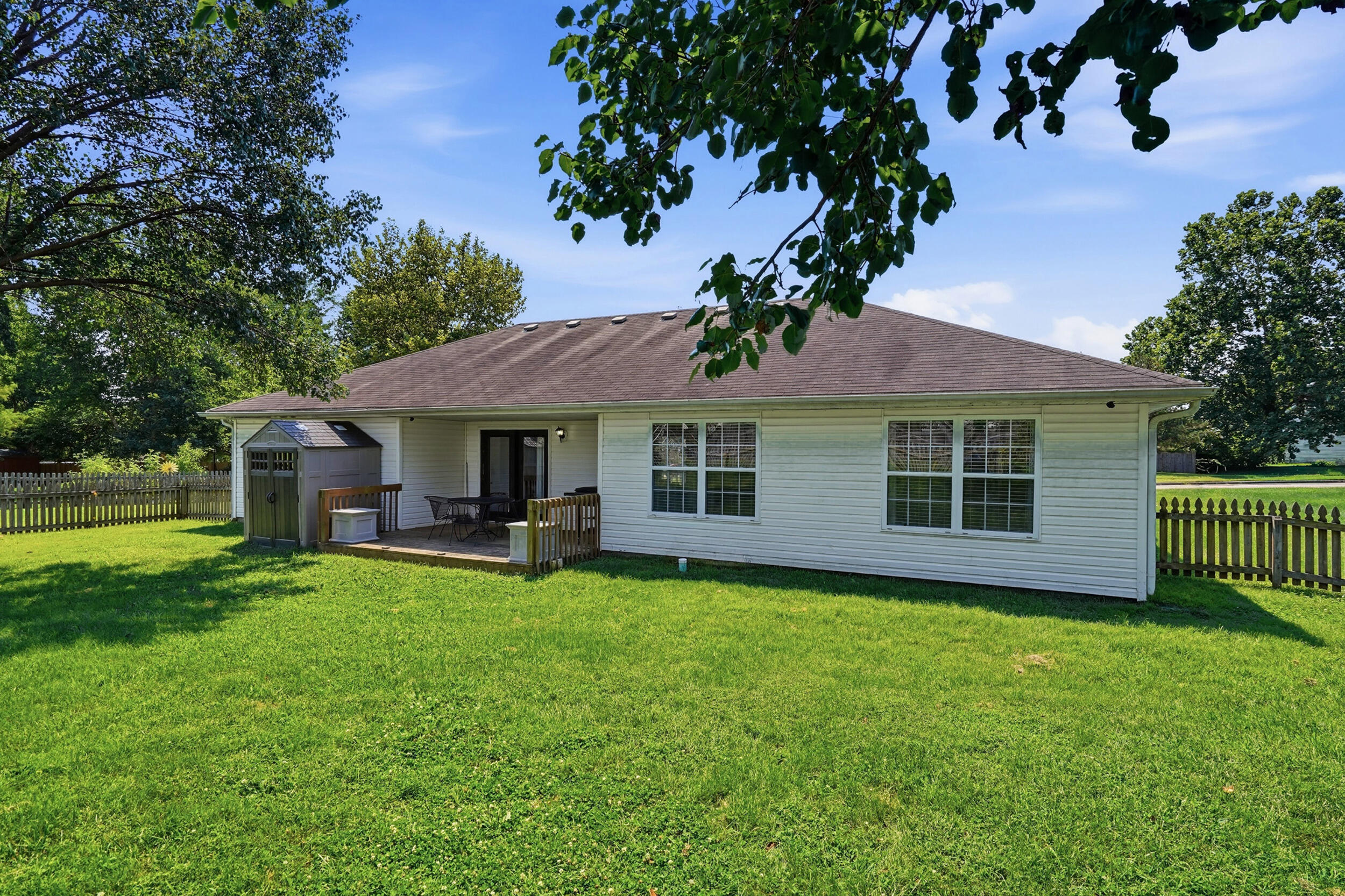 1515 THOROUGHBRED CIR