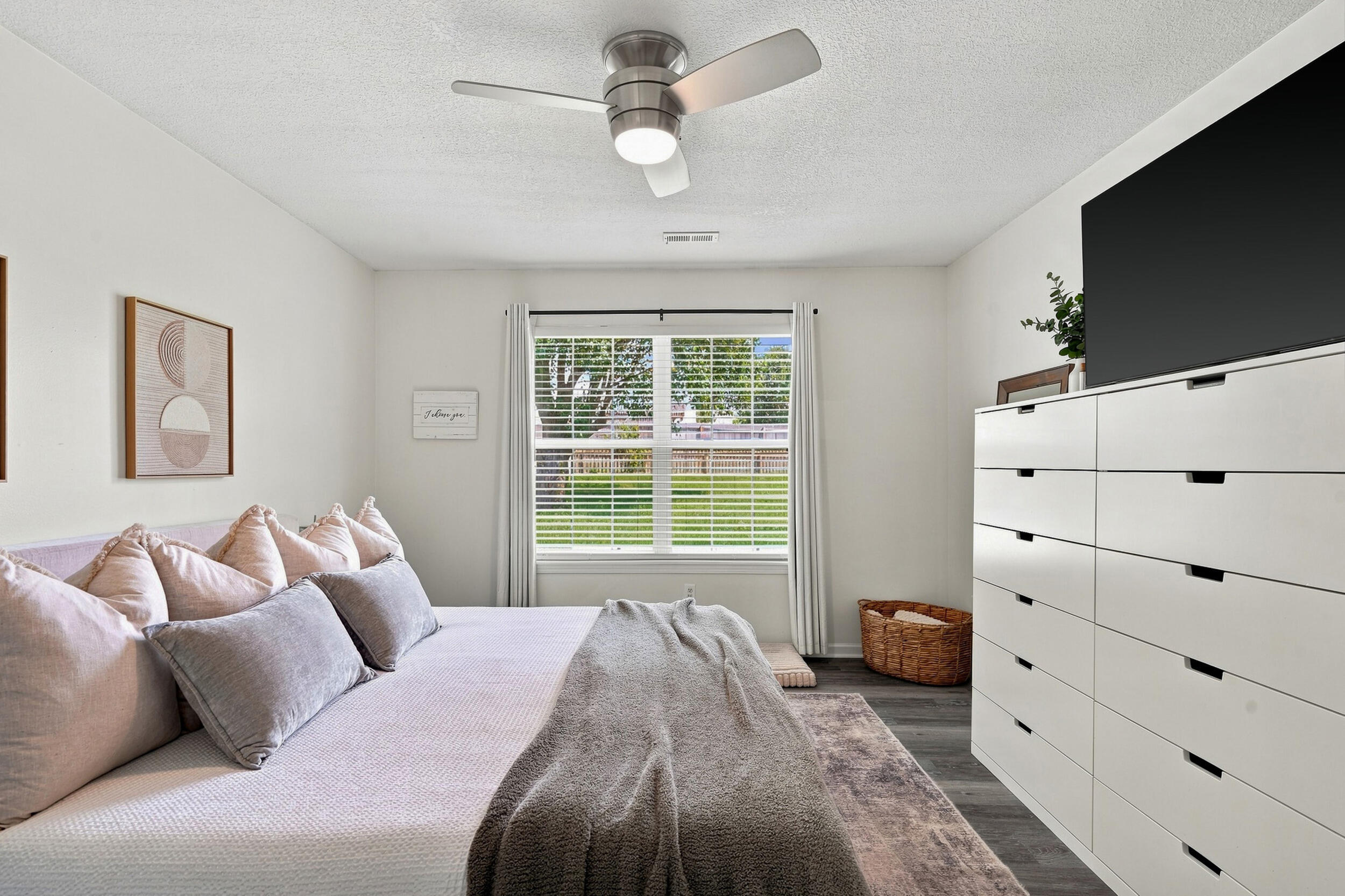 1515 THOROUGHBRED CIR