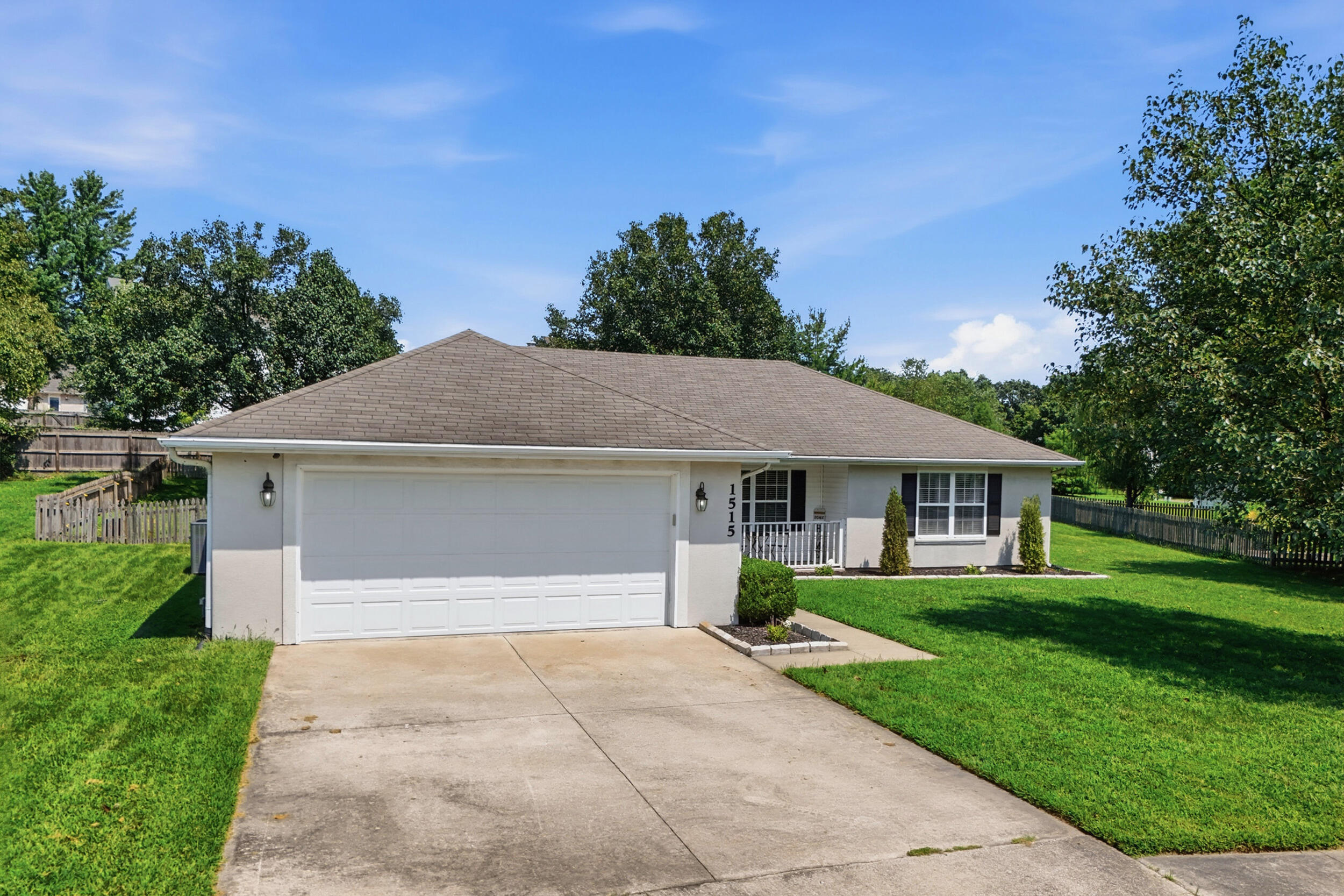 1515 THOROUGHBRED CIR