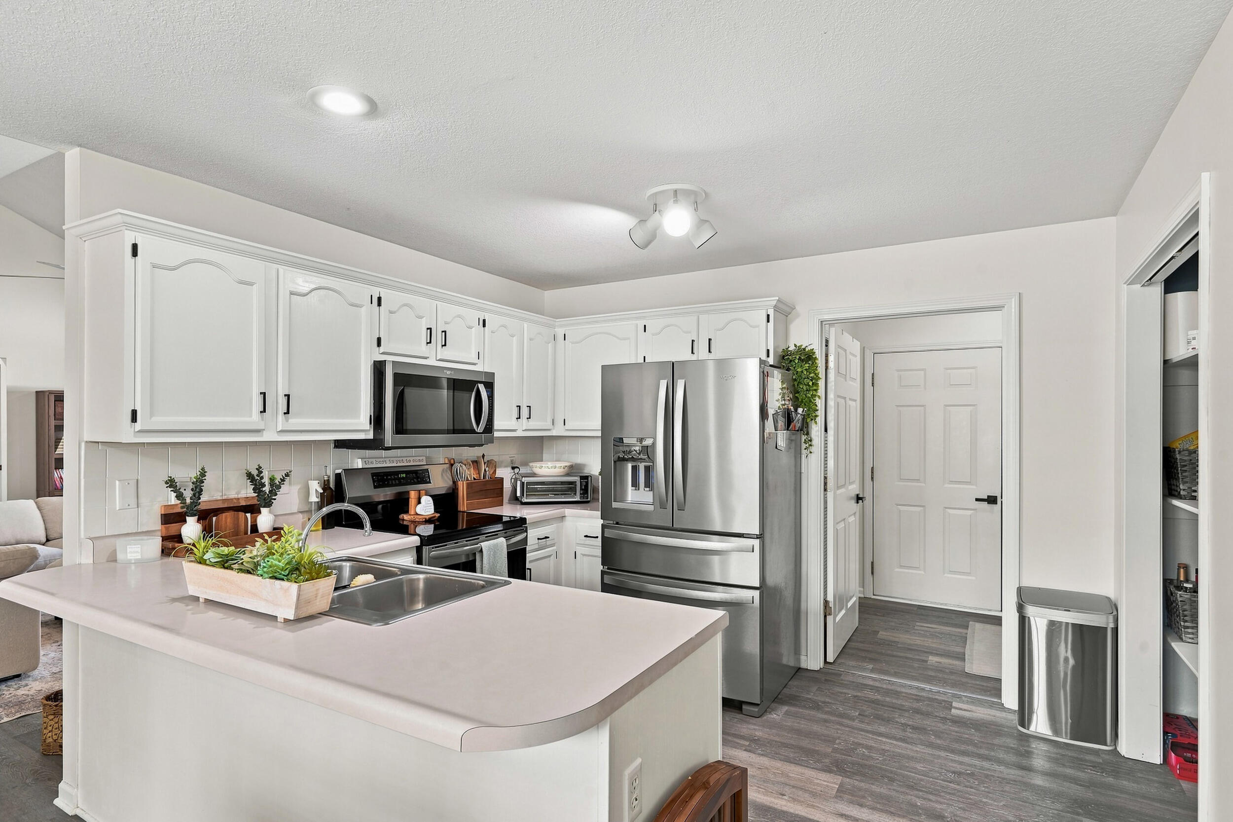 1515 THOROUGHBRED CIR