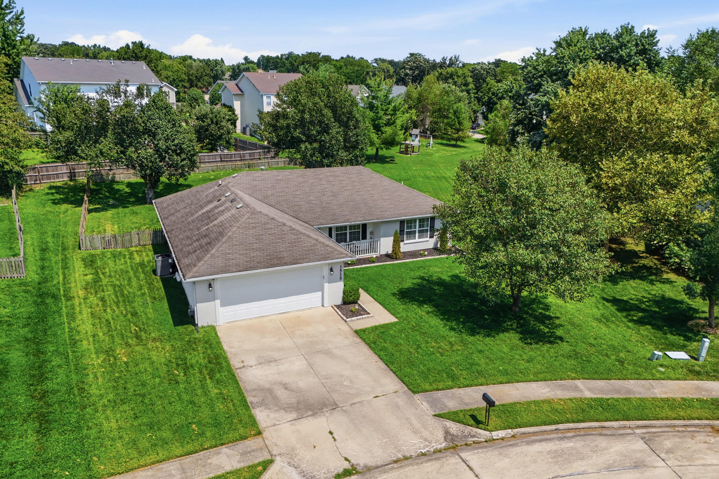 1515 THOROUGHBRED CIR