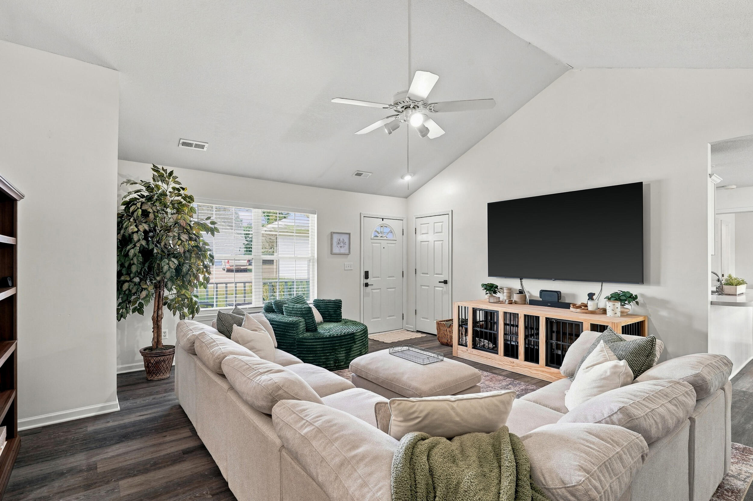 1515 THOROUGHBRED CIR