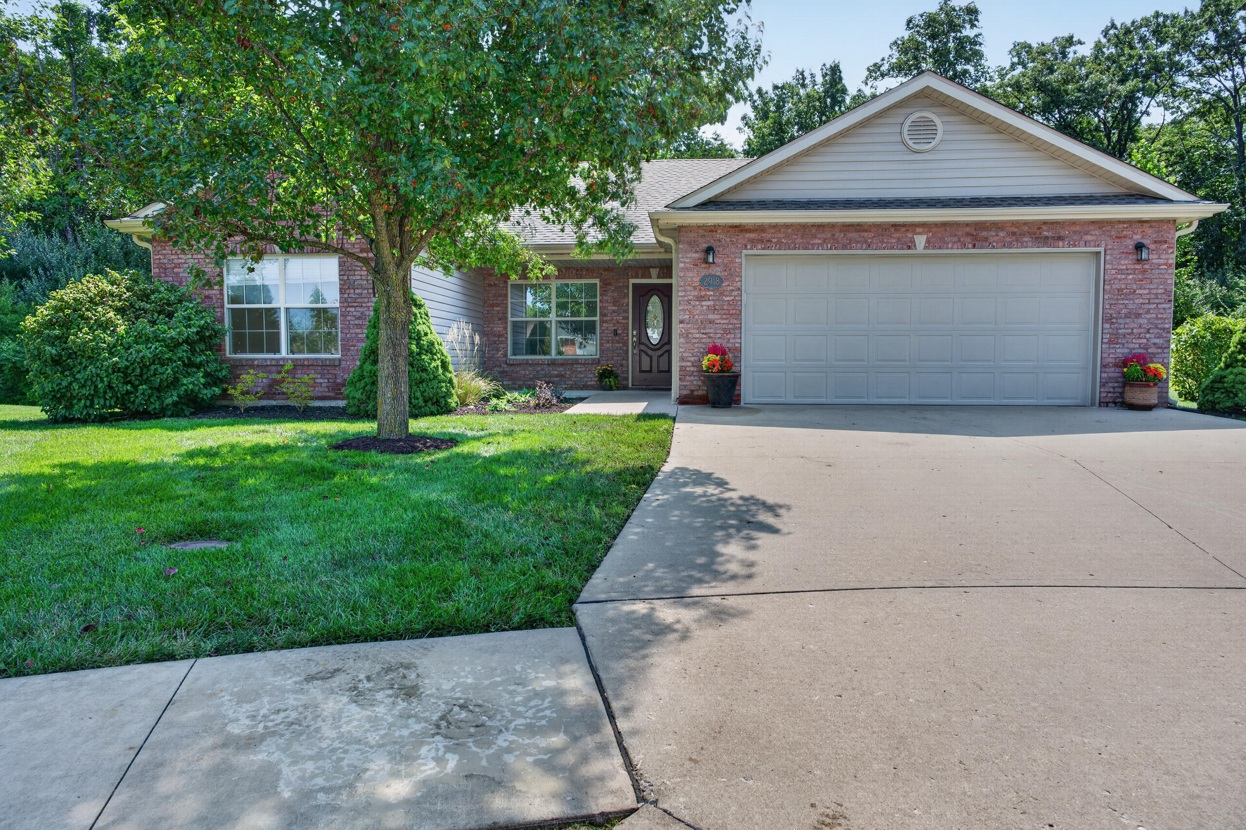 2918 WOODS CROSSING DR