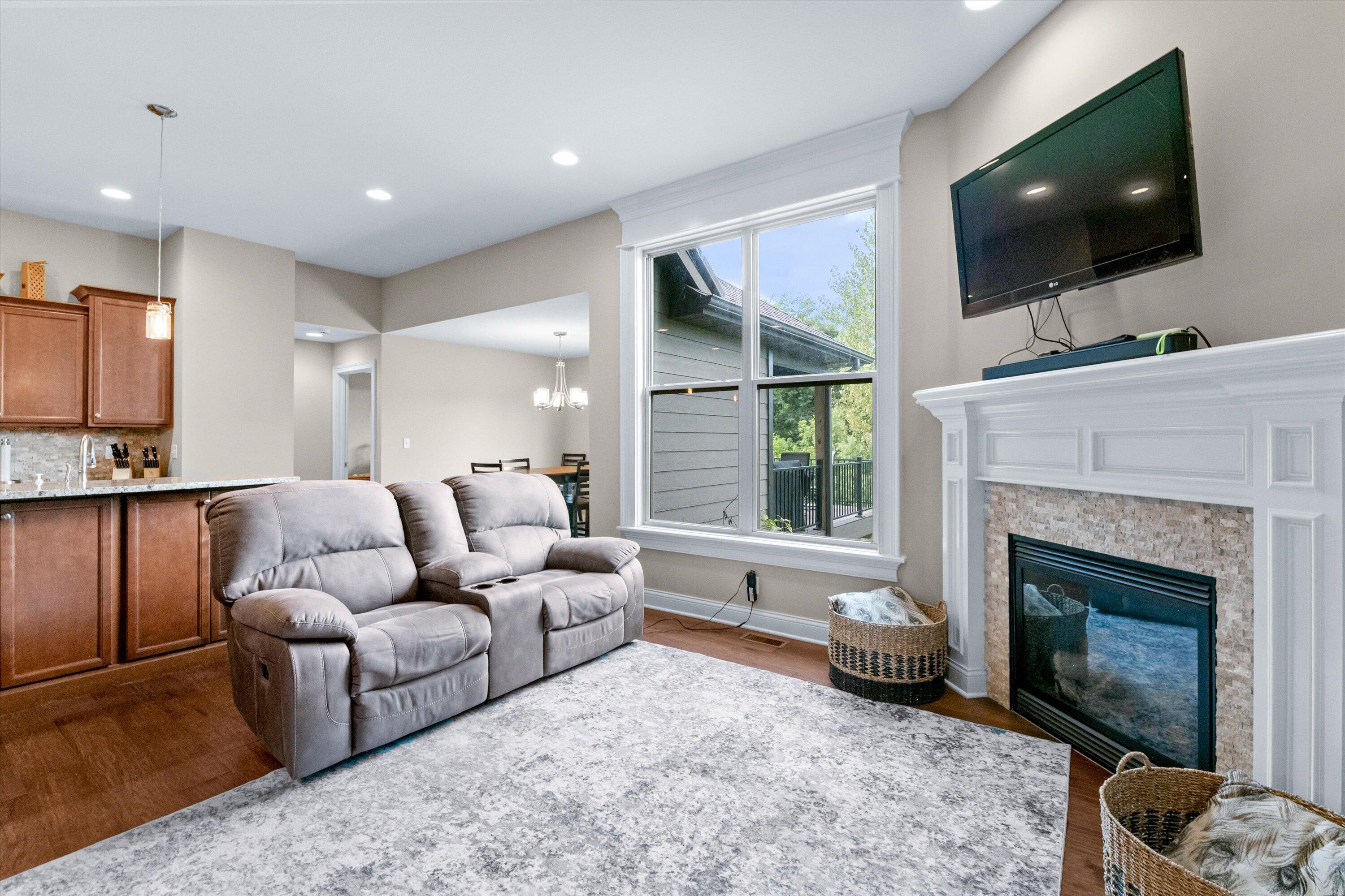 4001 ASTORIA WAY
