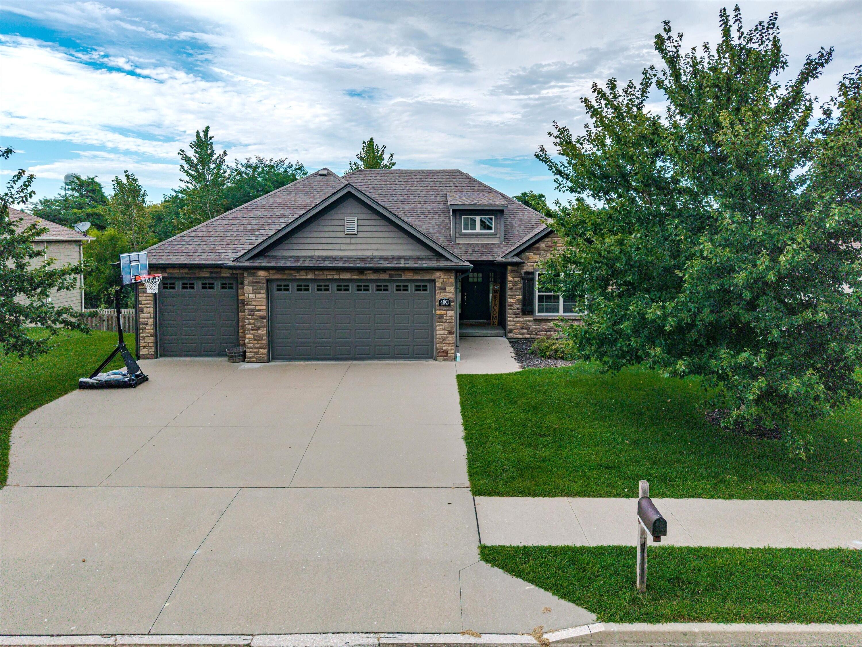 4001 ASTORIA WAY