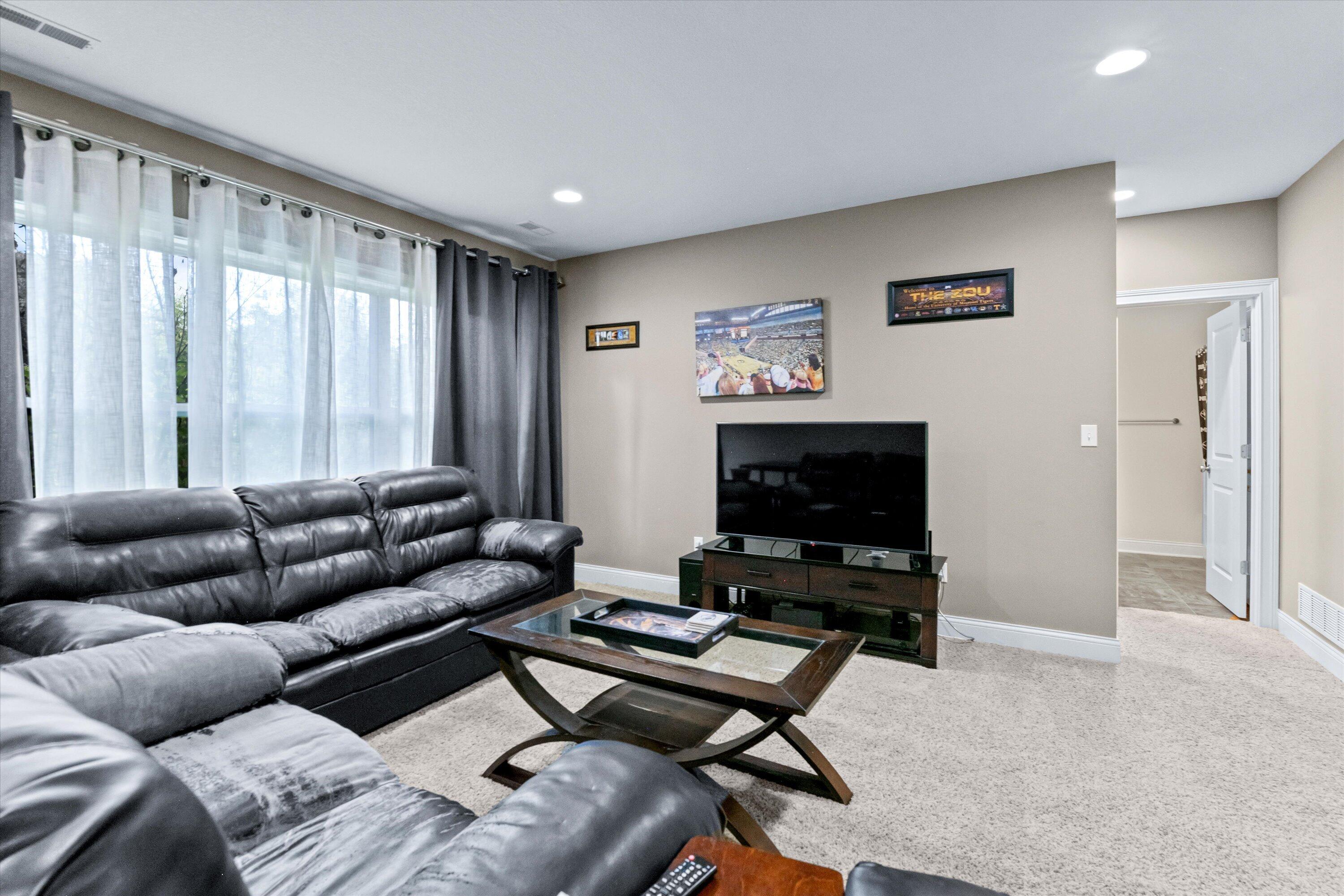 4001 ASTORIA WAY