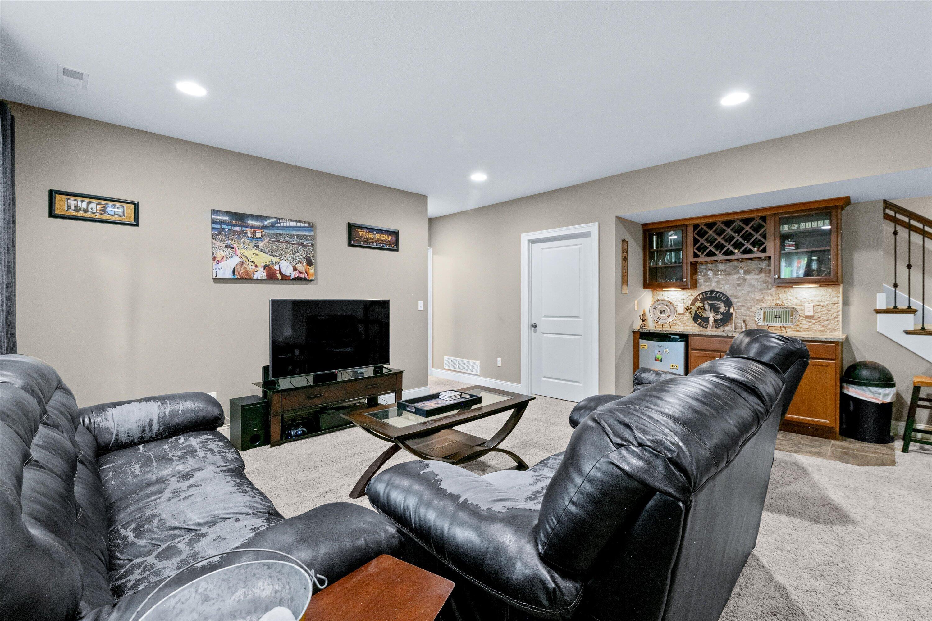4001 ASTORIA WAY
