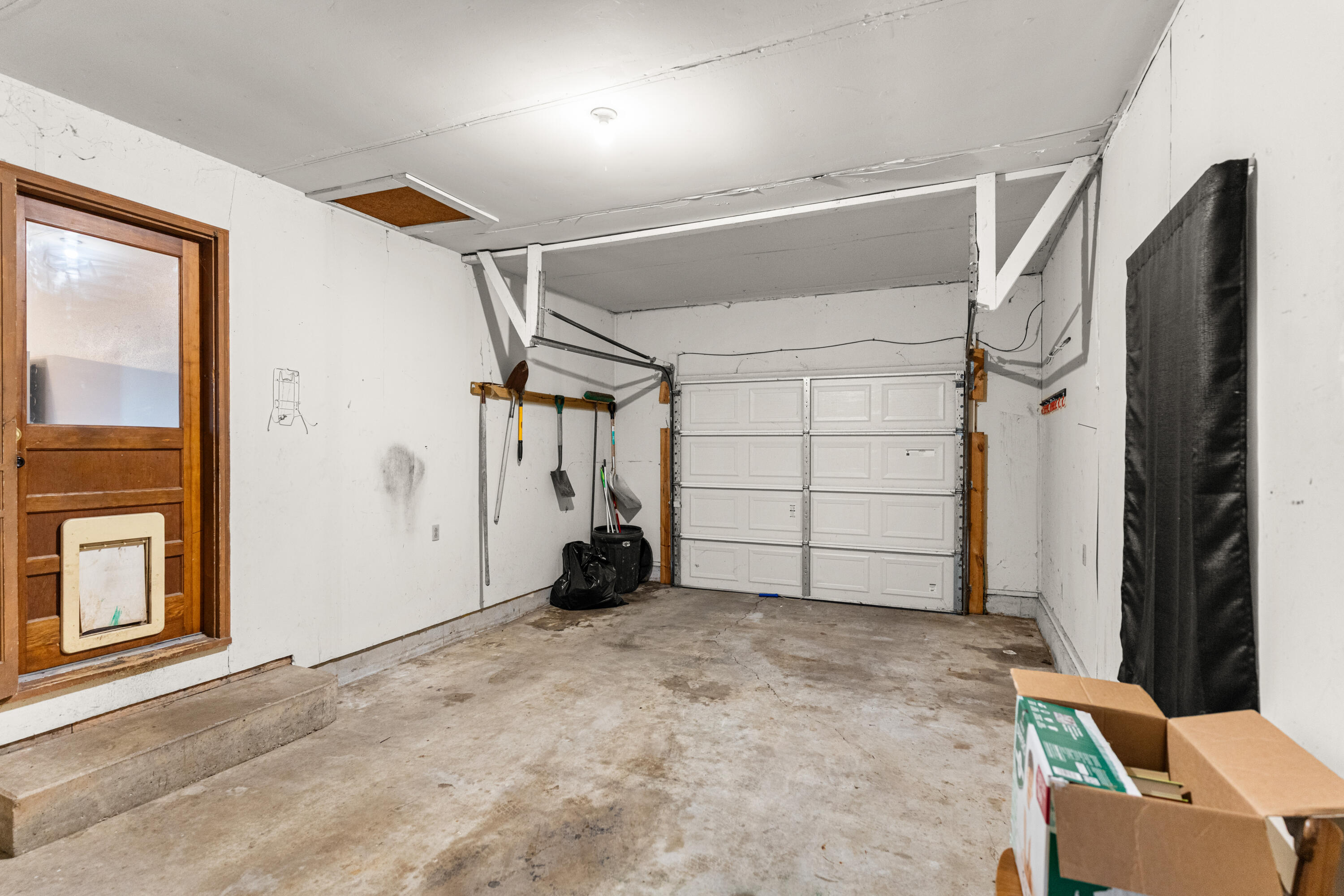 142 CAREY ST