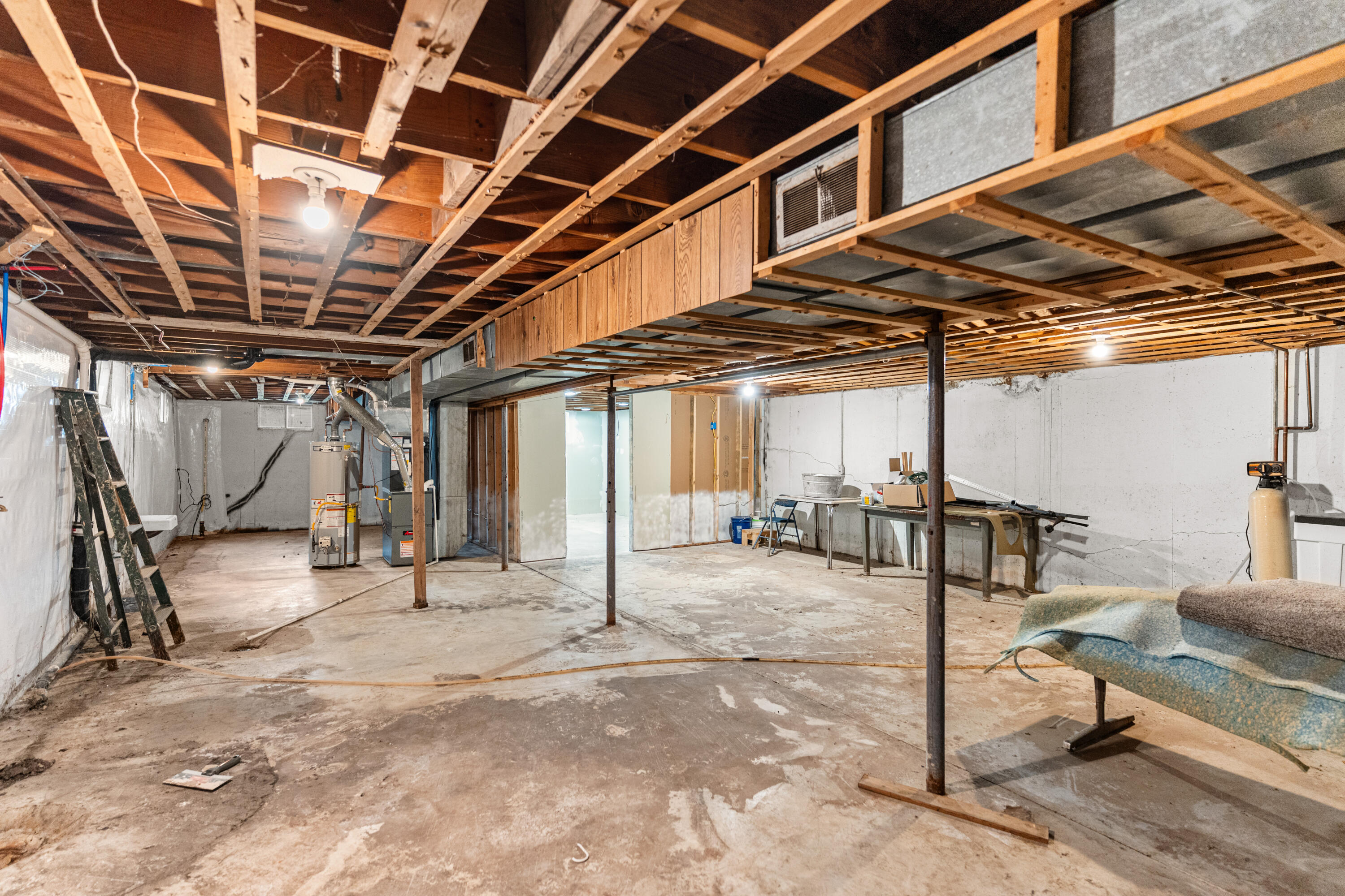 142 CAREY ST