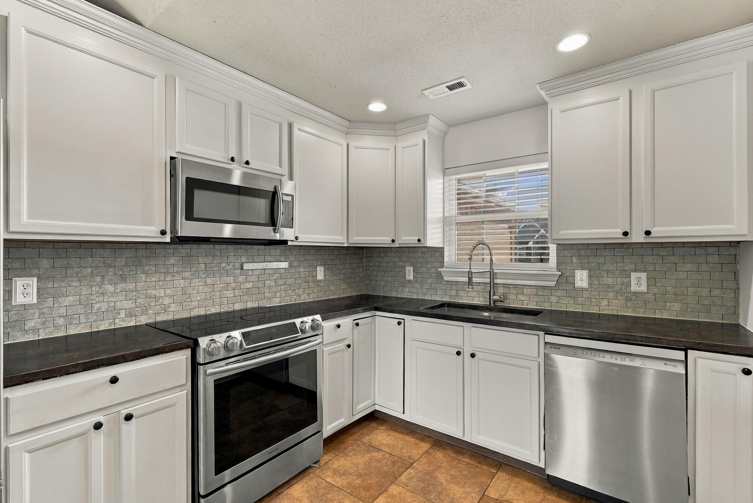 5001 STONE MOUNTAIN PKWY
