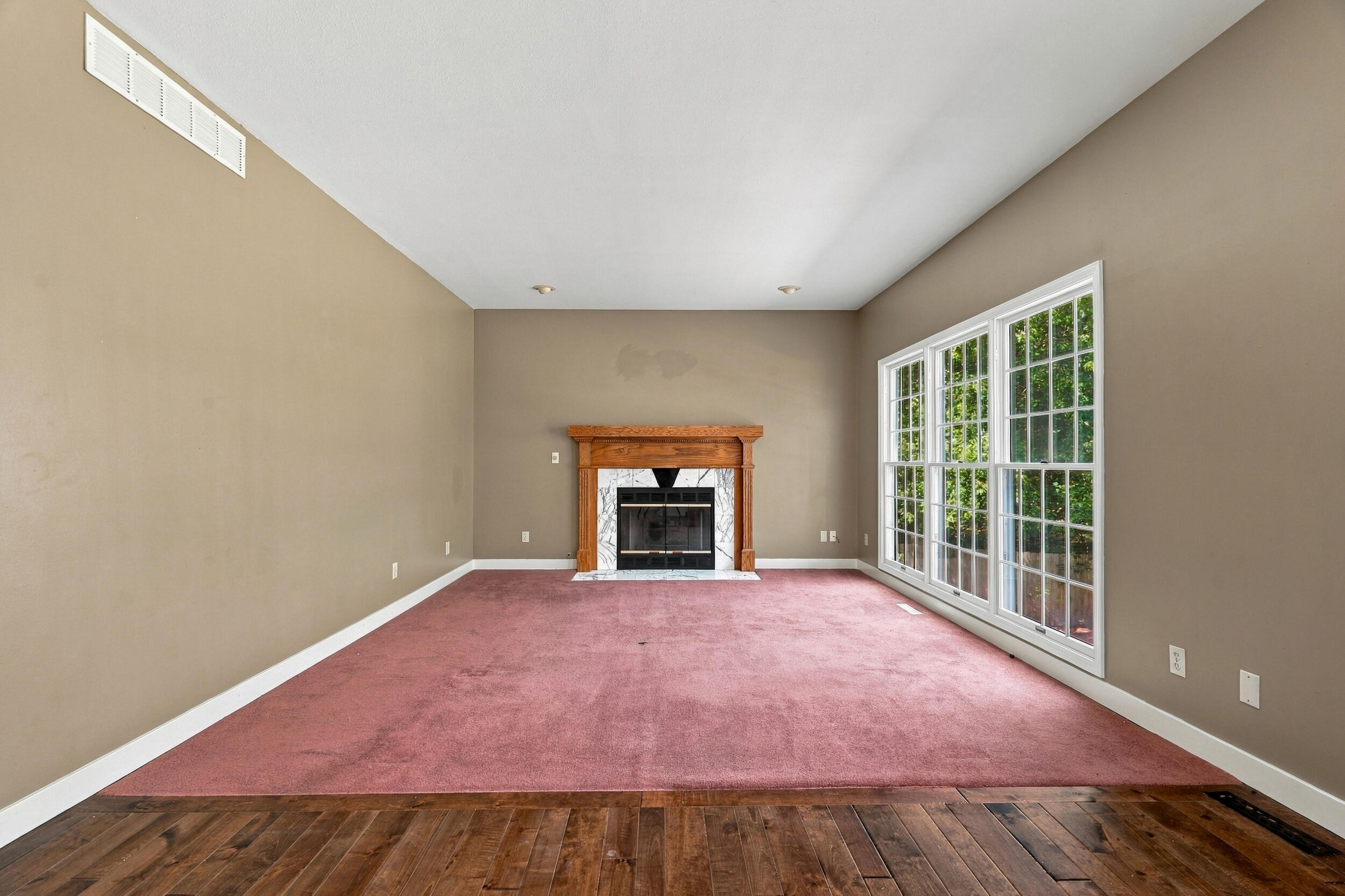 1213 DUNBAR DR