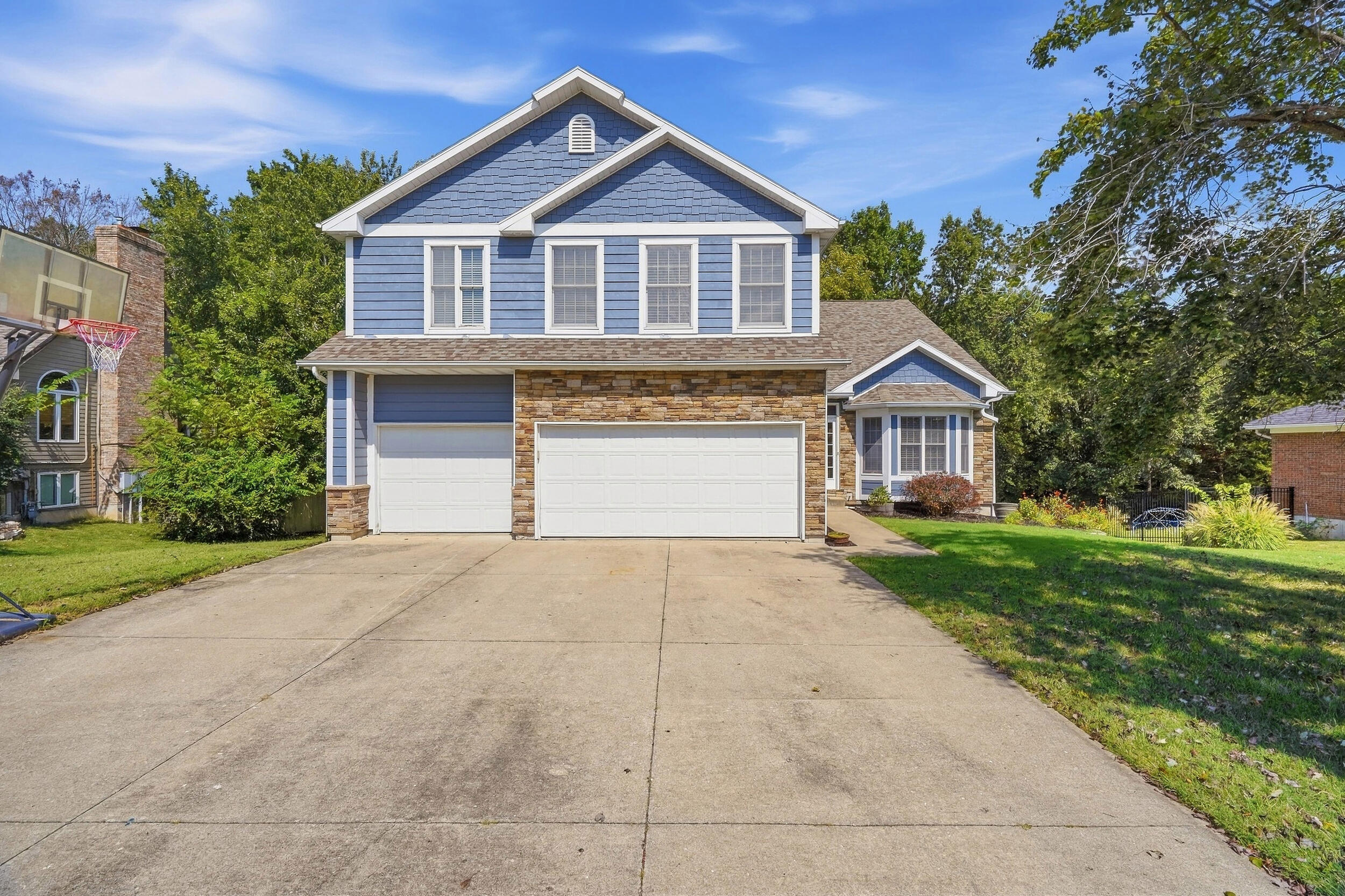 1213 DUNBAR DR