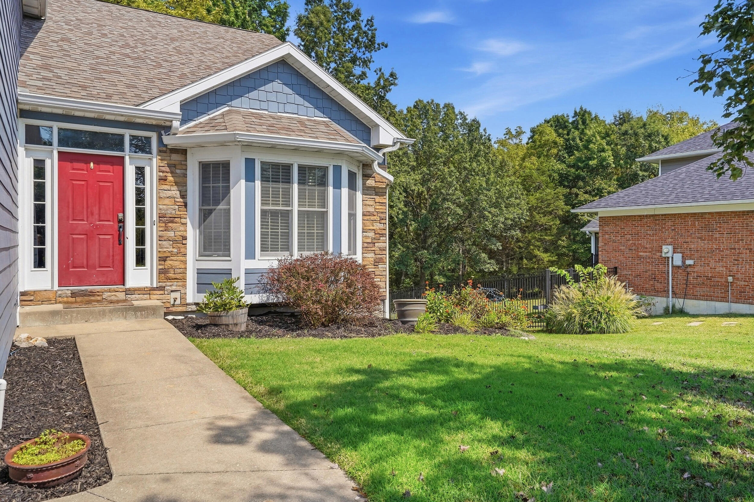 1213 DUNBAR DR