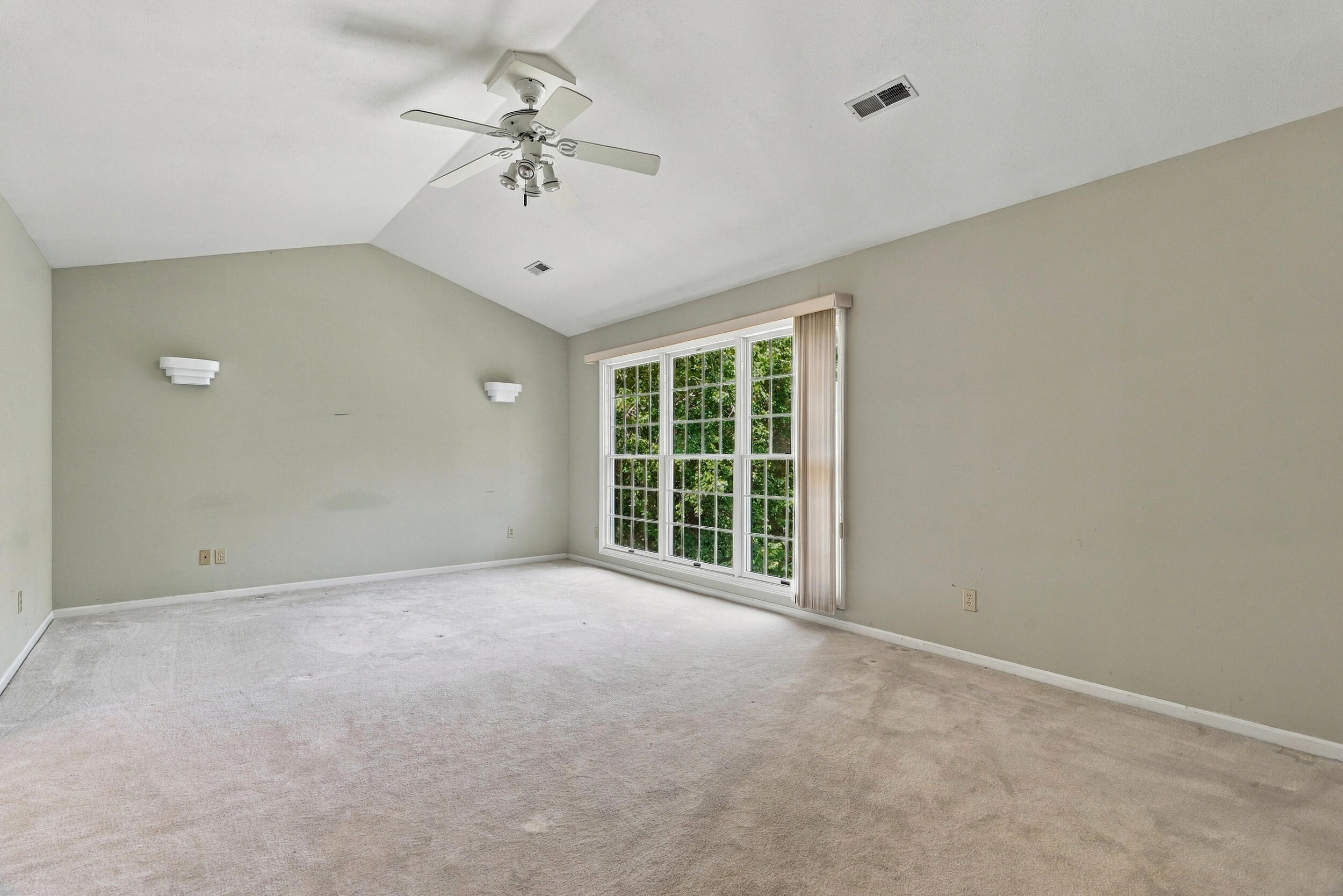 1213 DUNBAR DR