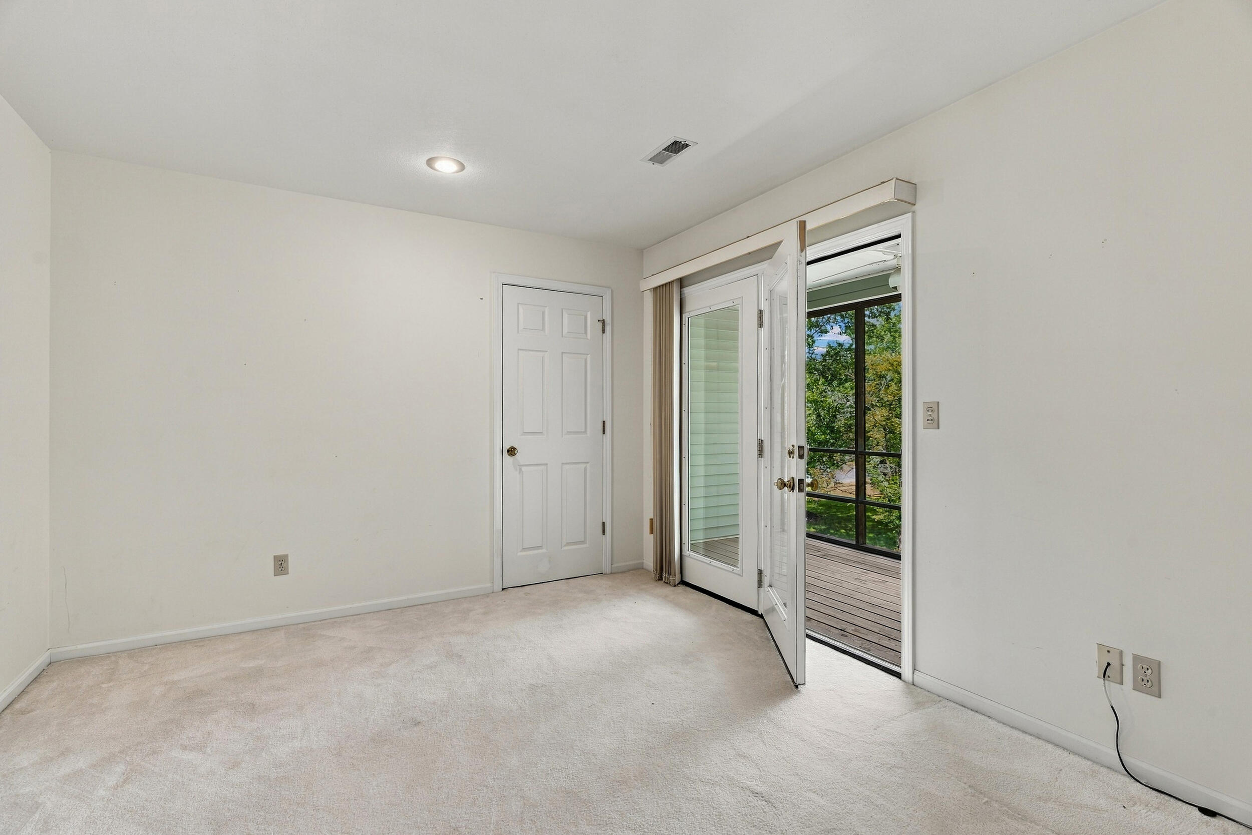 1213 DUNBAR DR