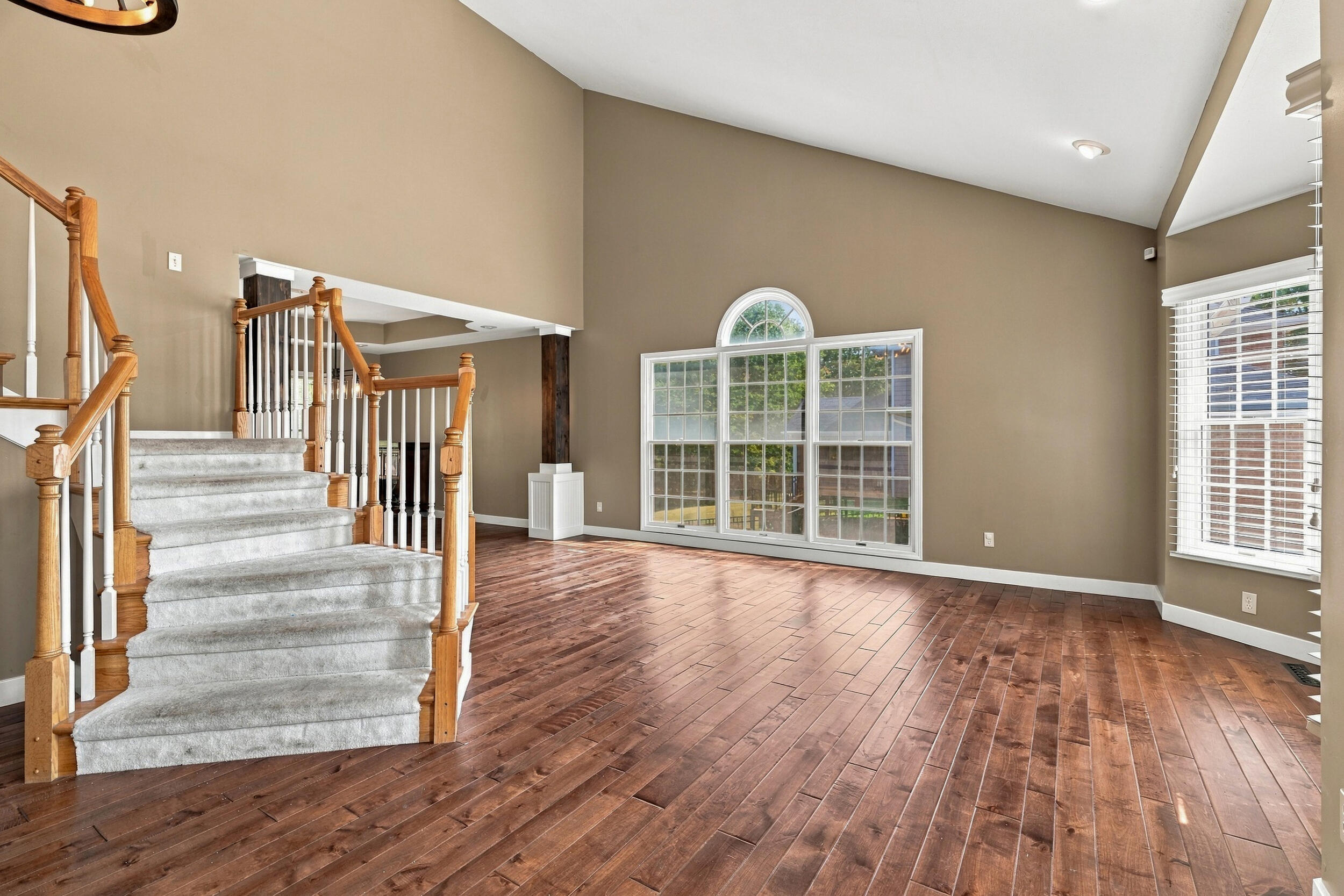 1213 DUNBAR DR